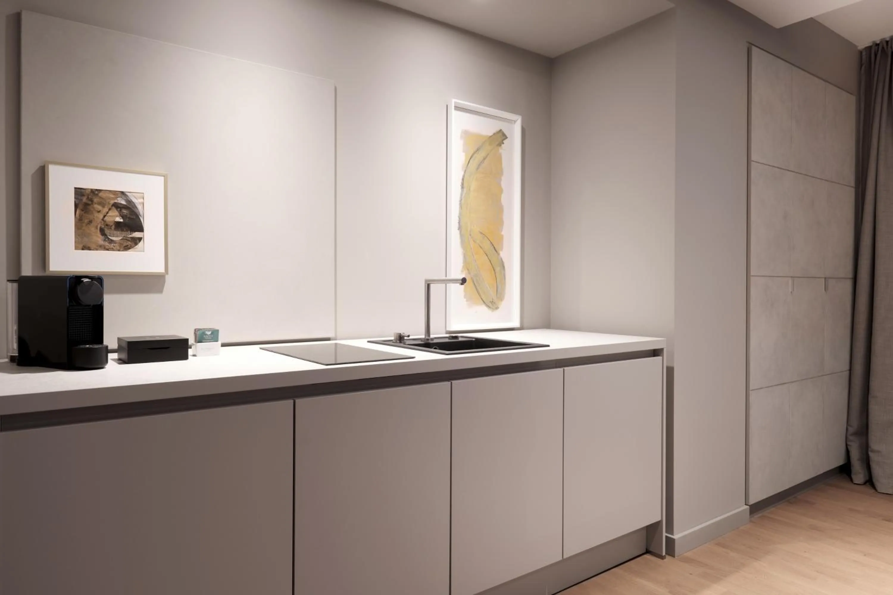 Kitchen or kitchenette in SAXX Hotel "Am Theater Karree"