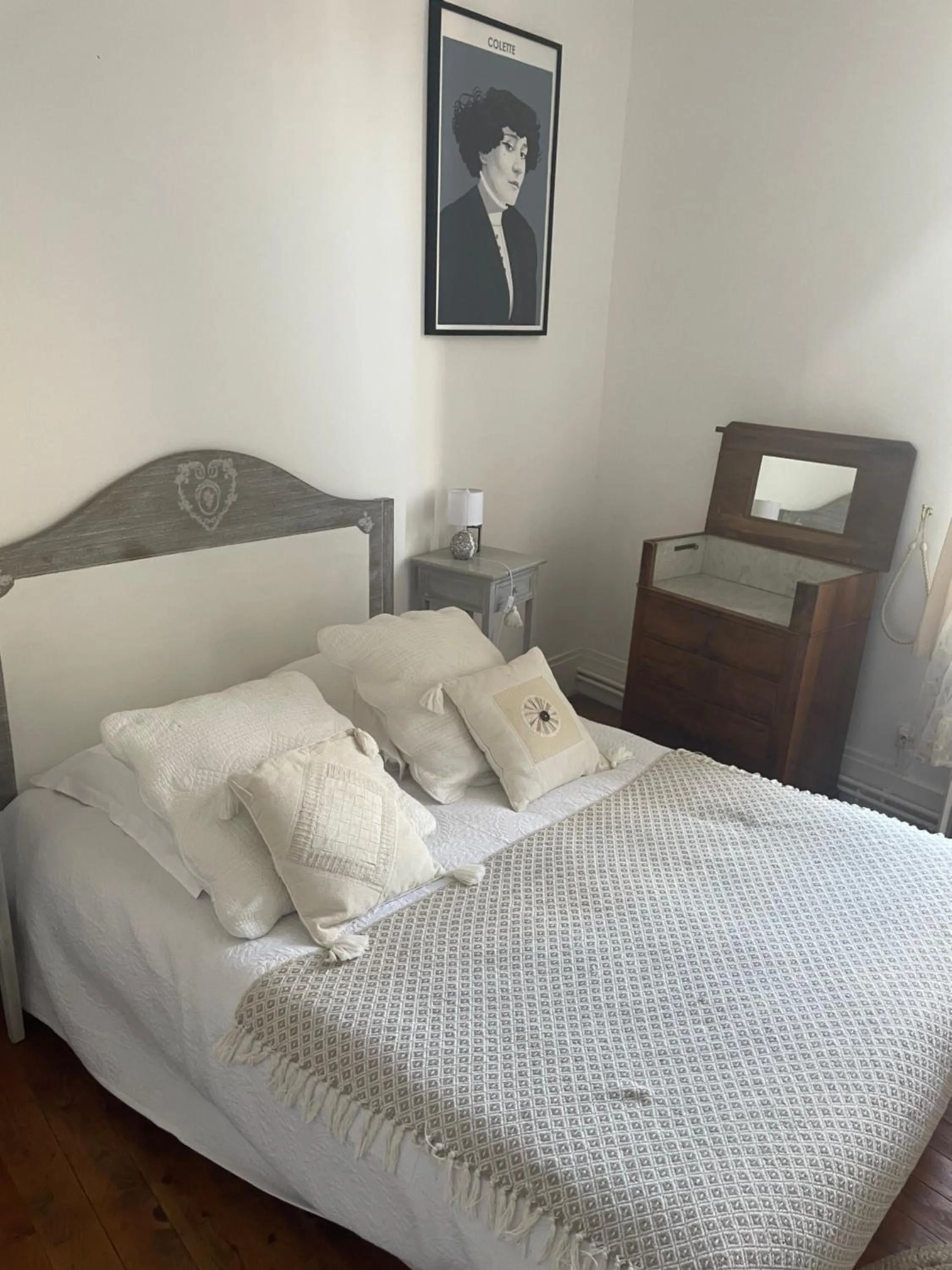 Photo of the whole room, Bed in Il était une fois un jardin