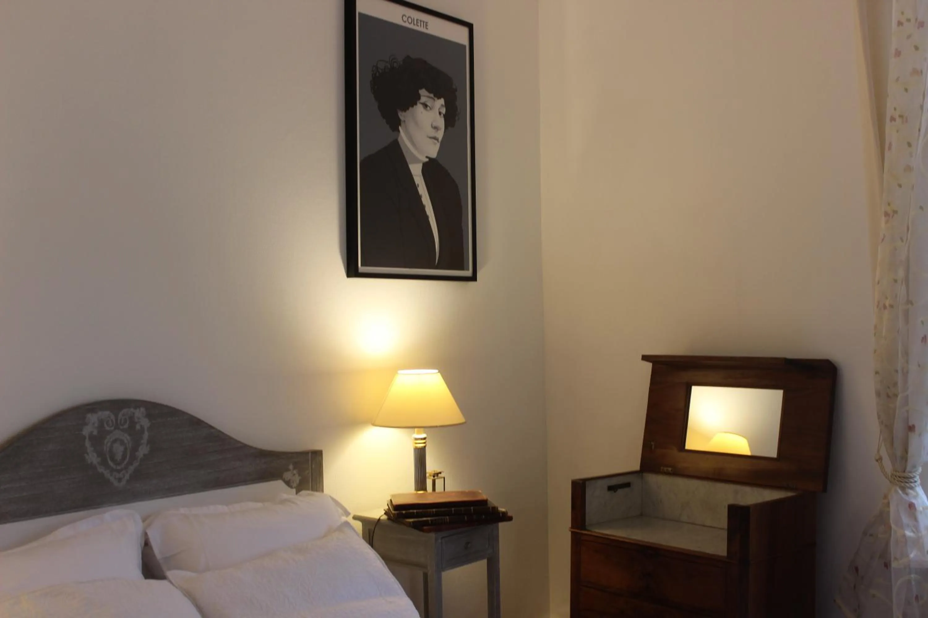 Bedroom, Bed in Il était une fois un jardin