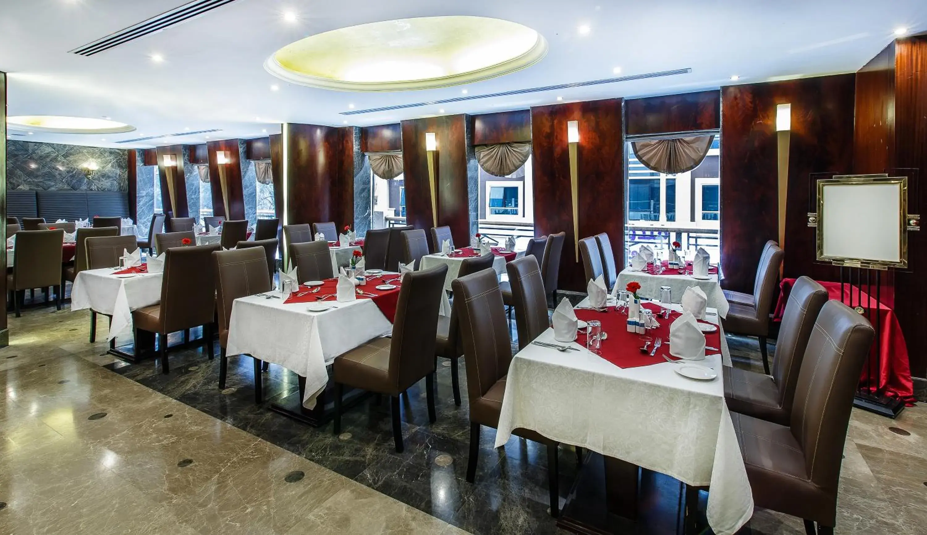 Restaurant/places to eat in Landmark Summit Hotel Restaurant/places to eat in Landmark Summit Hotel