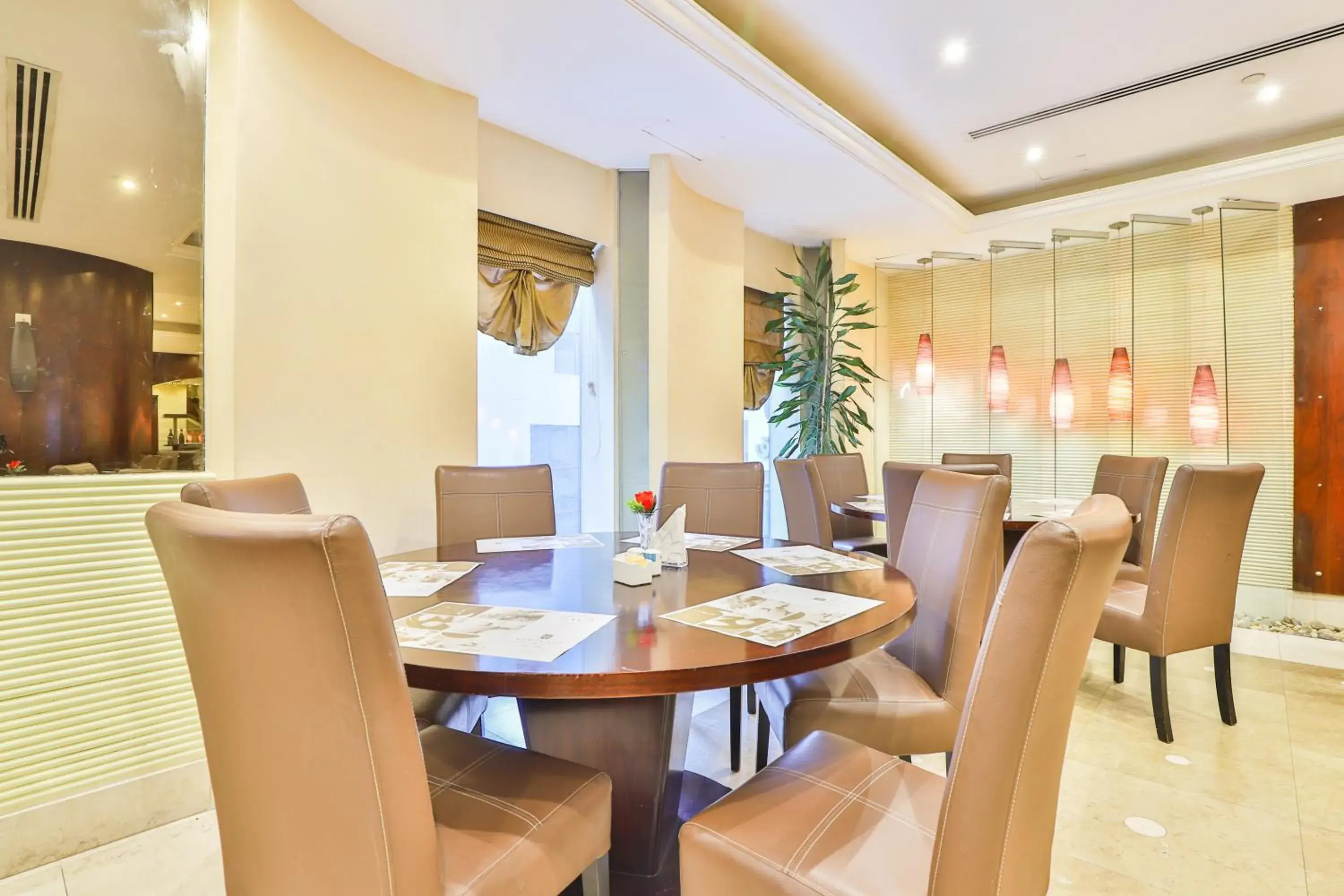 Restaurant/places to eat in Landmark Summit Hotel Restaurant/places to eat in Landmark Summit Hotel