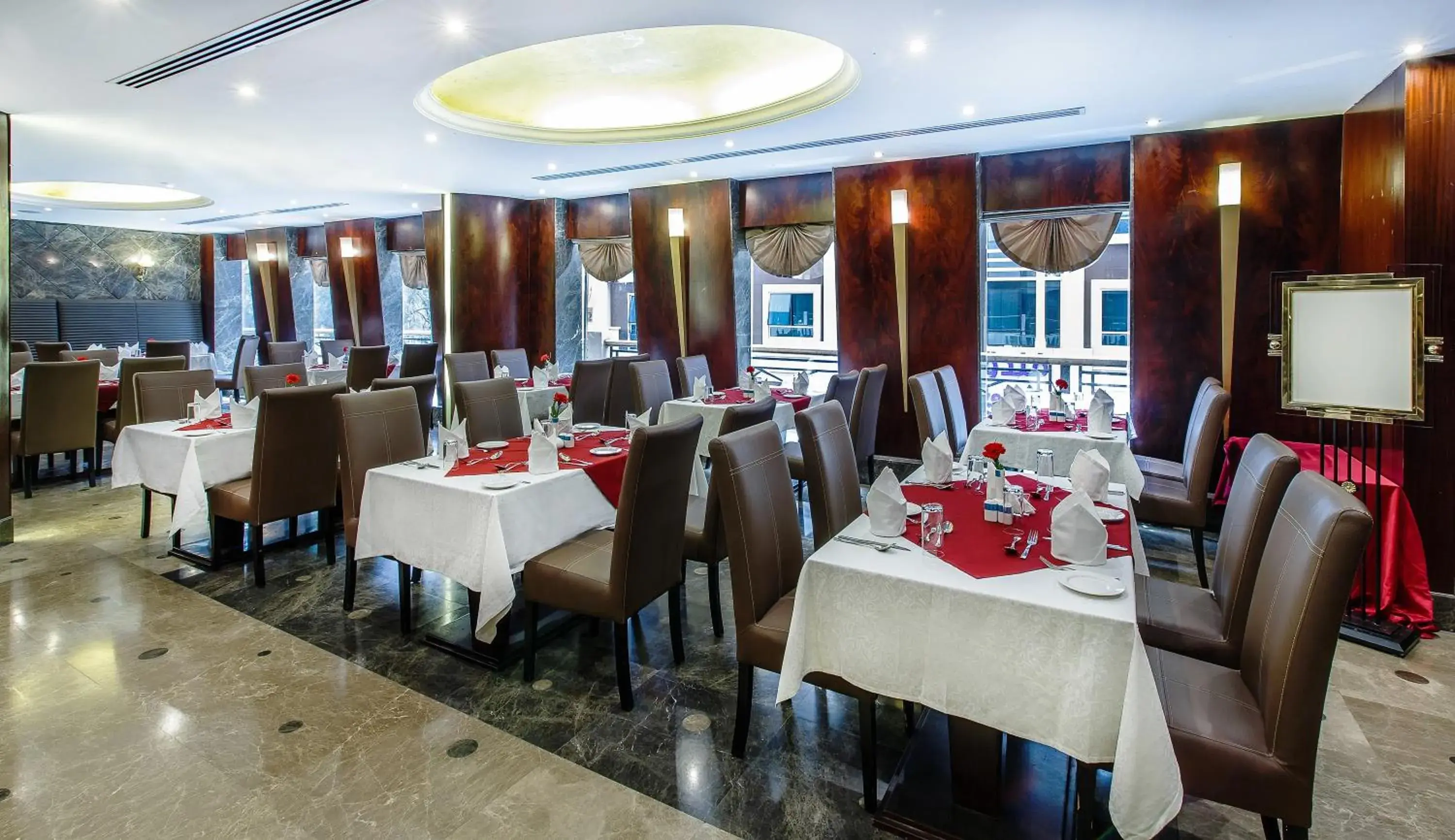 Restaurant/places to eat in Landmark Summit Hotel Restaurant/places to eat in Landmark Summit Hotel