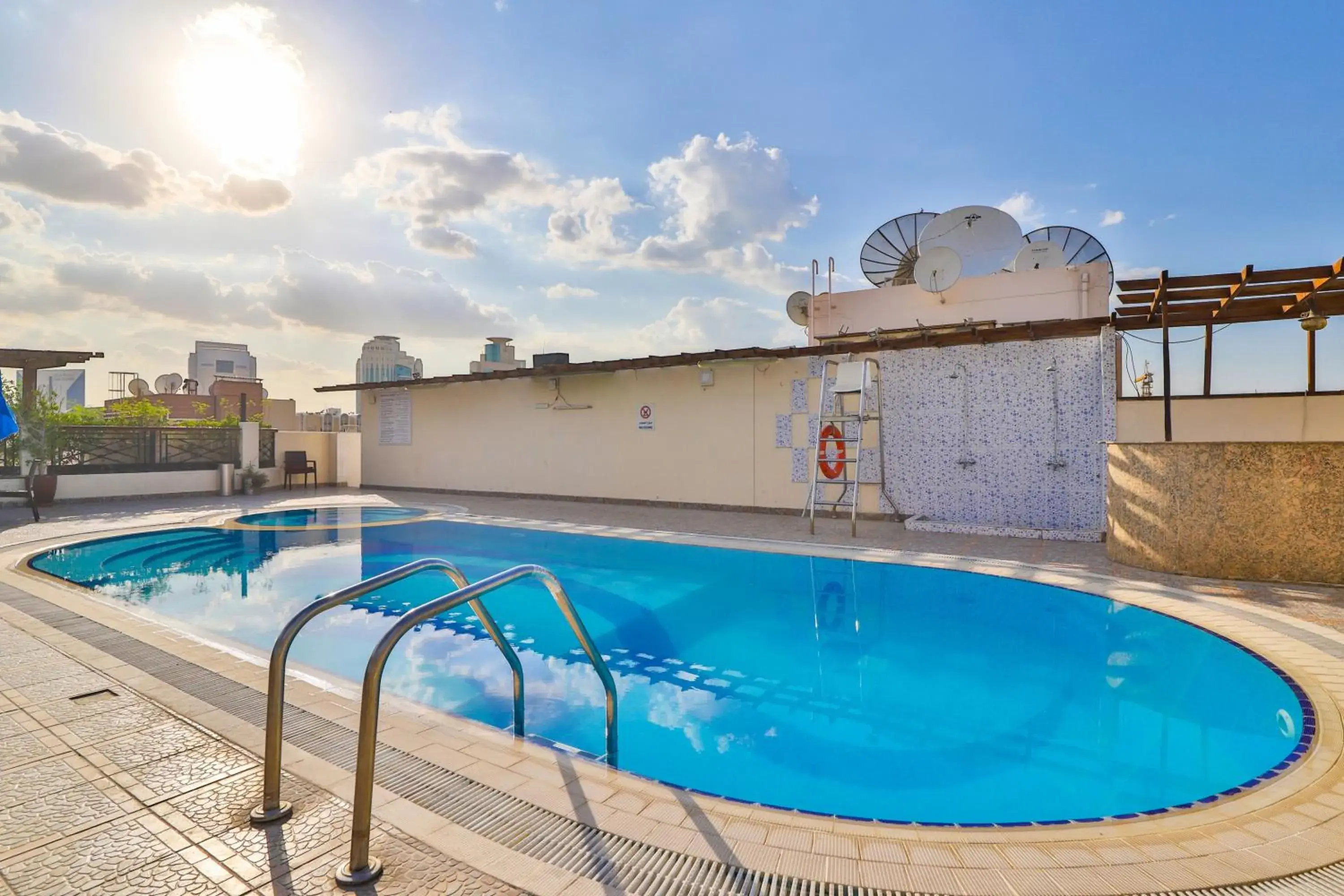 Swimming pool in Landmark Summit Hotel Swimming pool in Landmark Summit Hotel