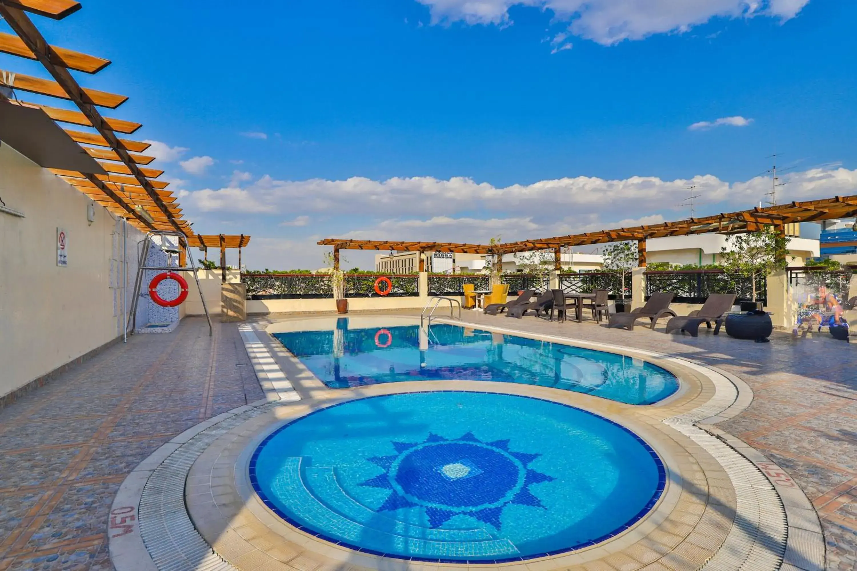 Property building in Landmark Summit Hotel Property building in Landmark Summit Hotel