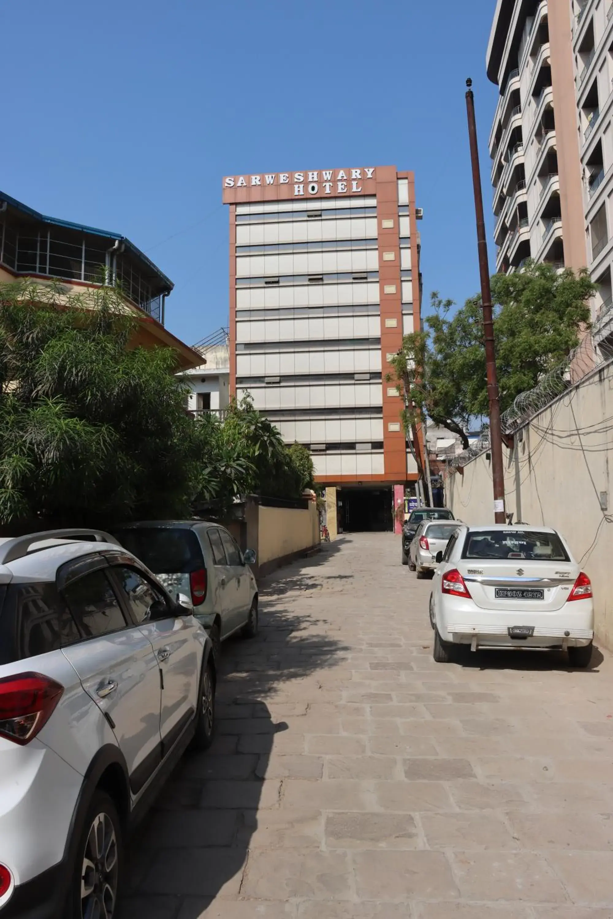Property building in Hotel Sarweshwary Property building in Hotel Sarweshwary