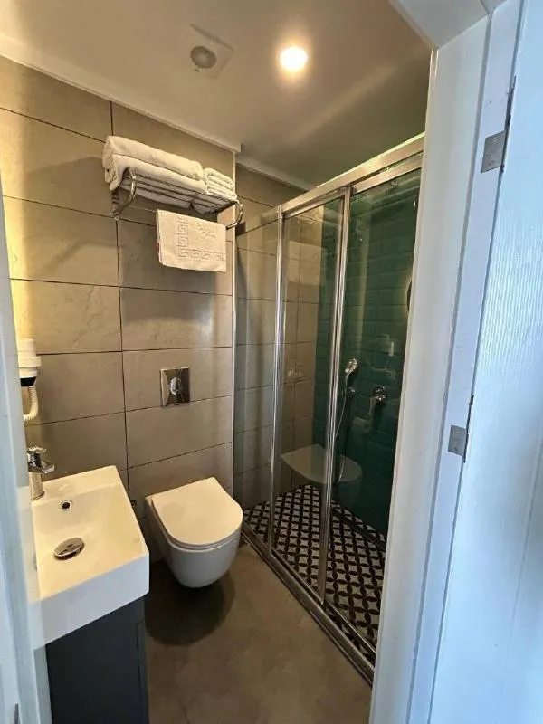 Shower in Havana Apart Hotel