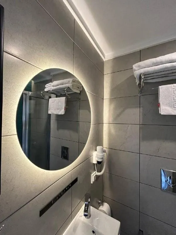 Shower in Havana Apart Hotel