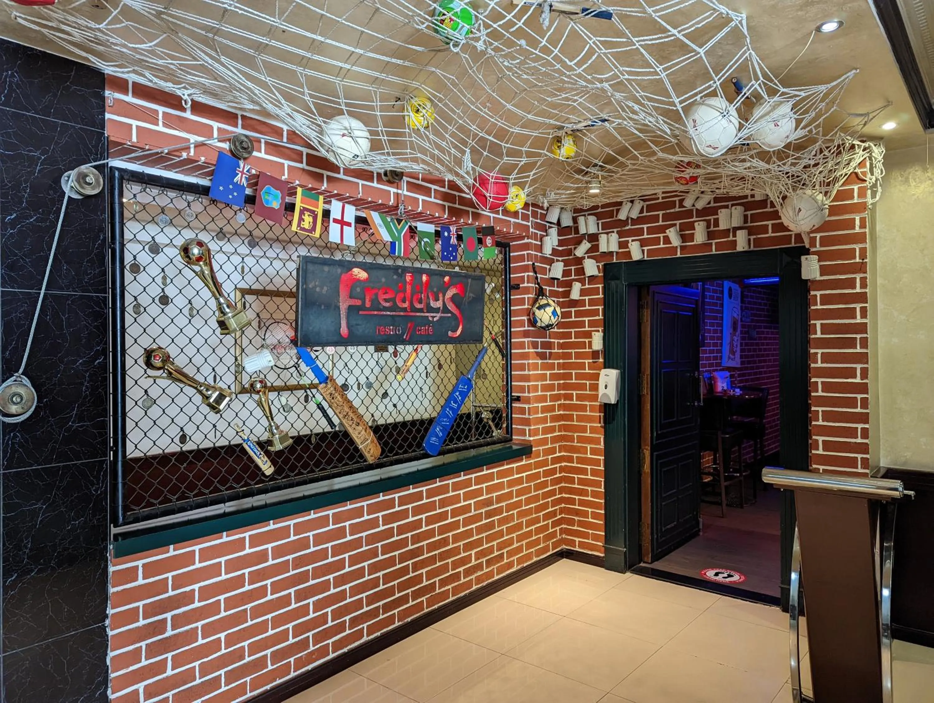 Restaurant/places to eat in Fortune Karama Hotel