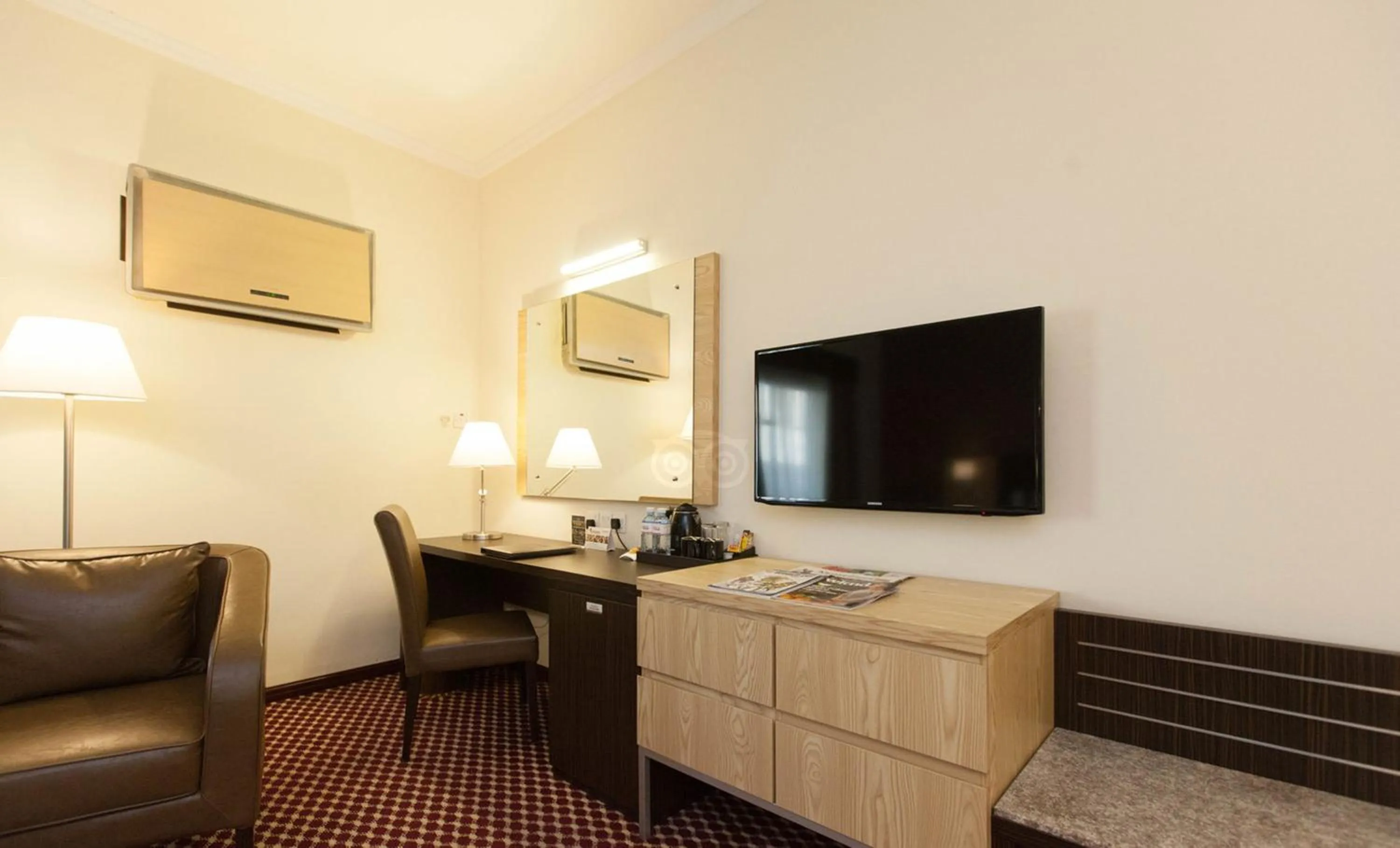 TV and multimedia in Fortune Karama Hotel