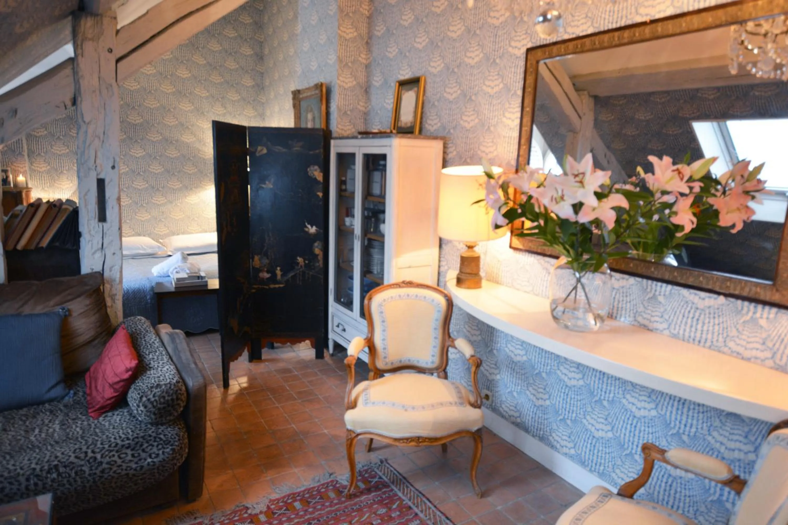 TV and multimedia in Charming Studio Near Louvre