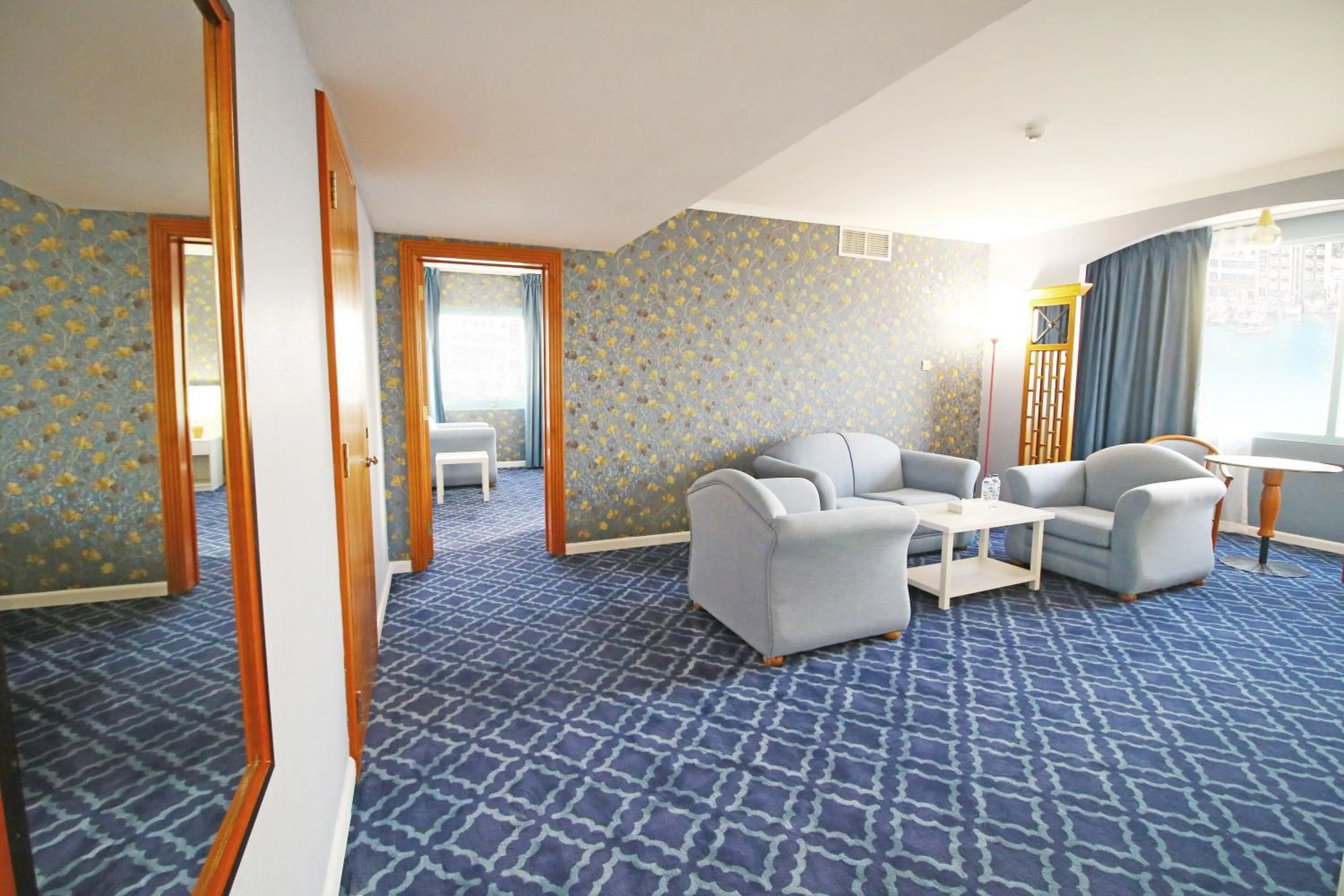 Living room in The George Hotel by Saffron, Dubai Creek