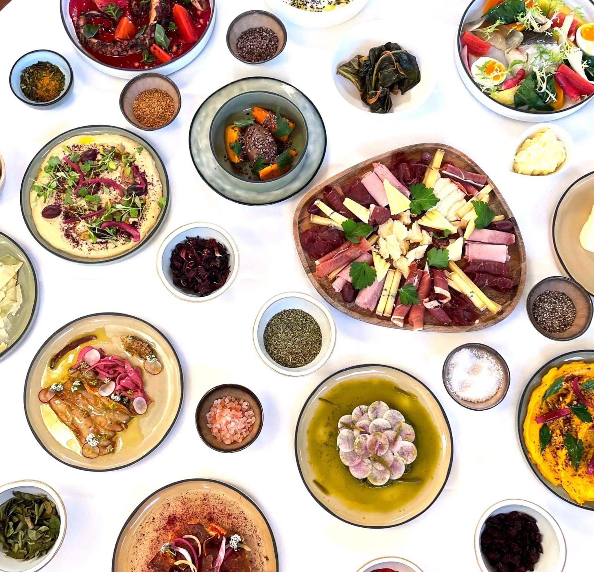 Restaurant/places to eat in Hotel Plein Large