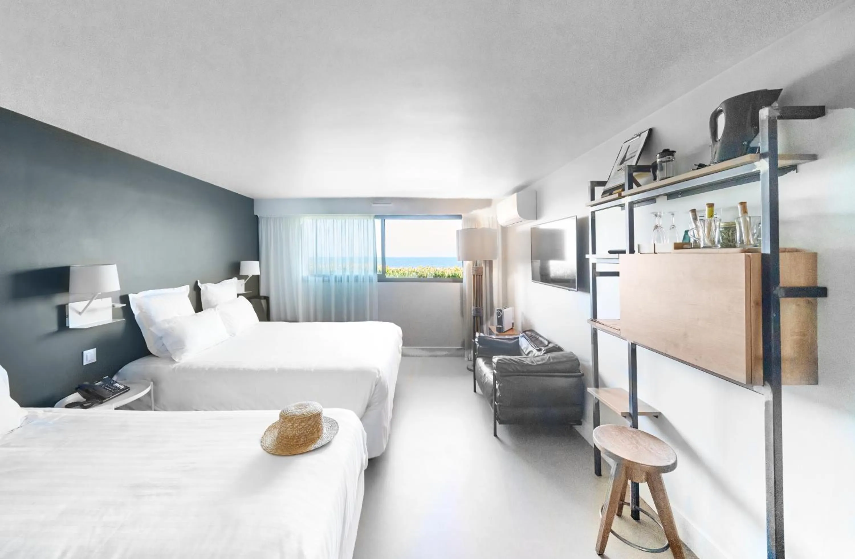 Shower, Bed in Hotel Plein Large