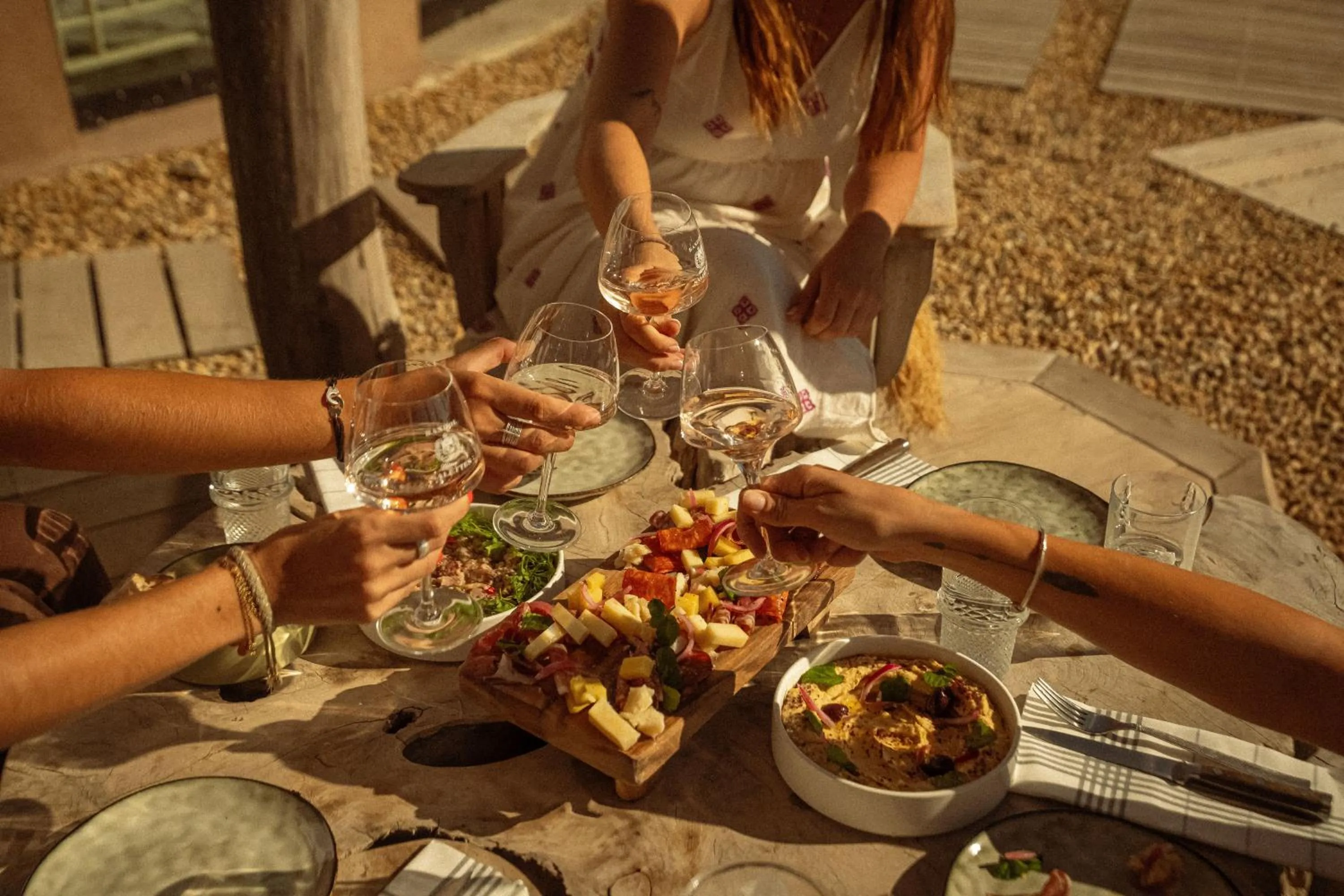 People in Hotel Plein Large