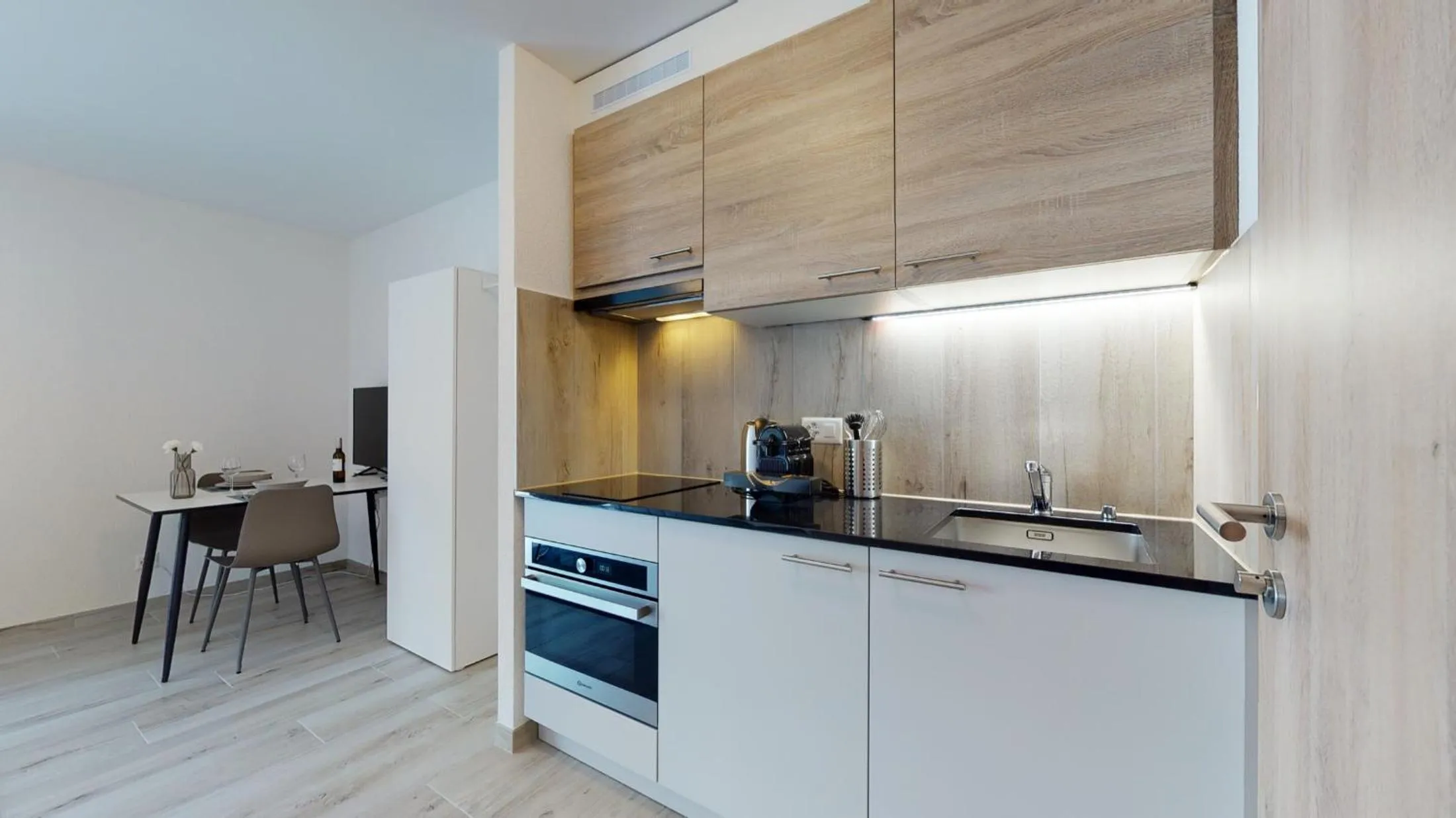 Kitchen or kitchenette in Nonanteneuf appart hōtel Aigle - contactless check-in