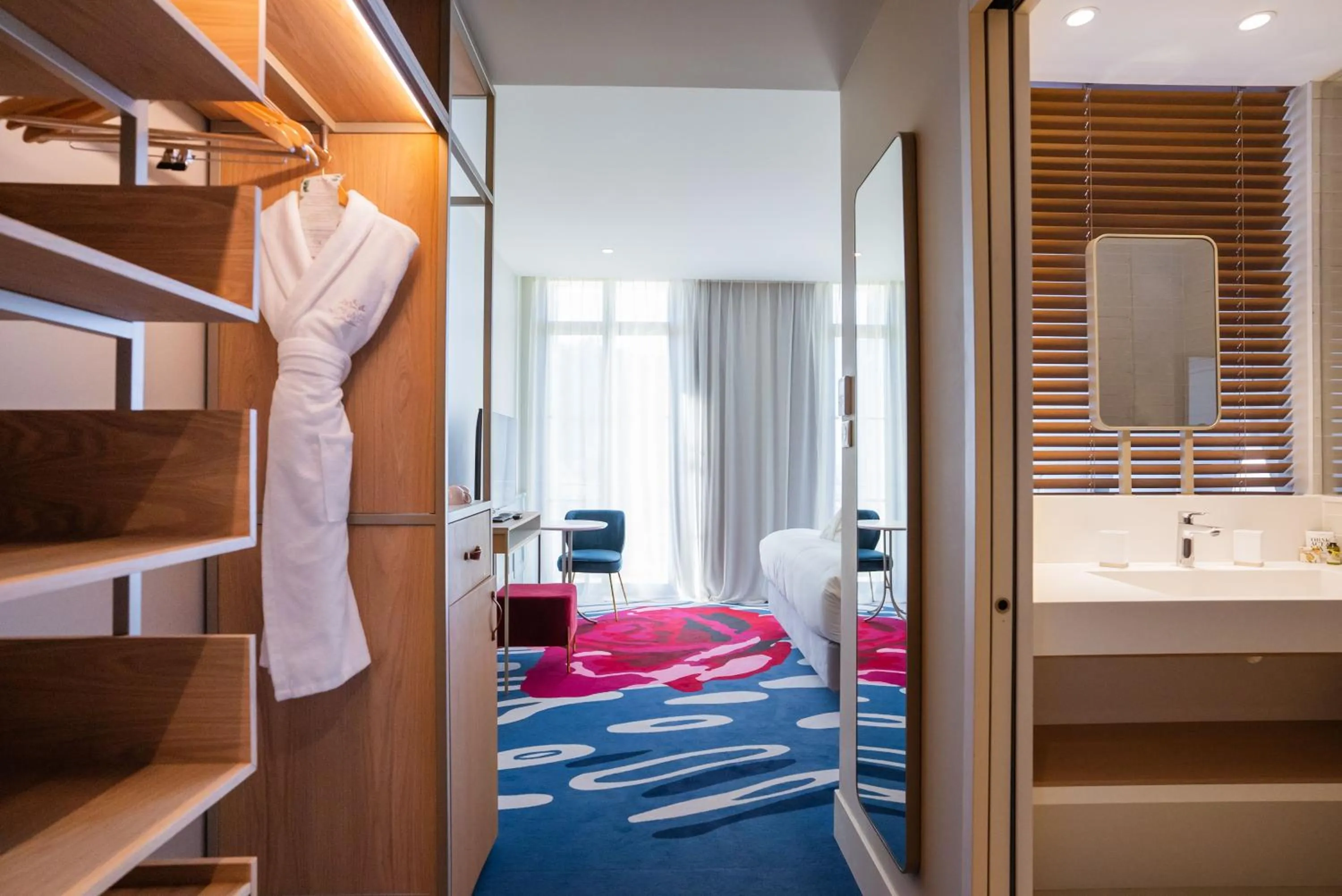 Bed in Eden Rose Grand Hotel BW Premier Collection