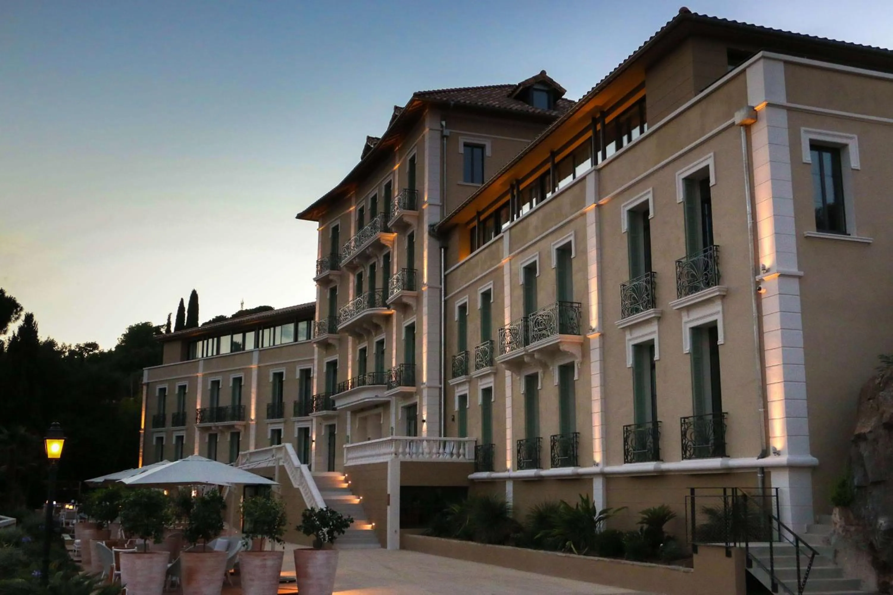 Property building in Eden Rose Grand Hotel BW Premier Collection