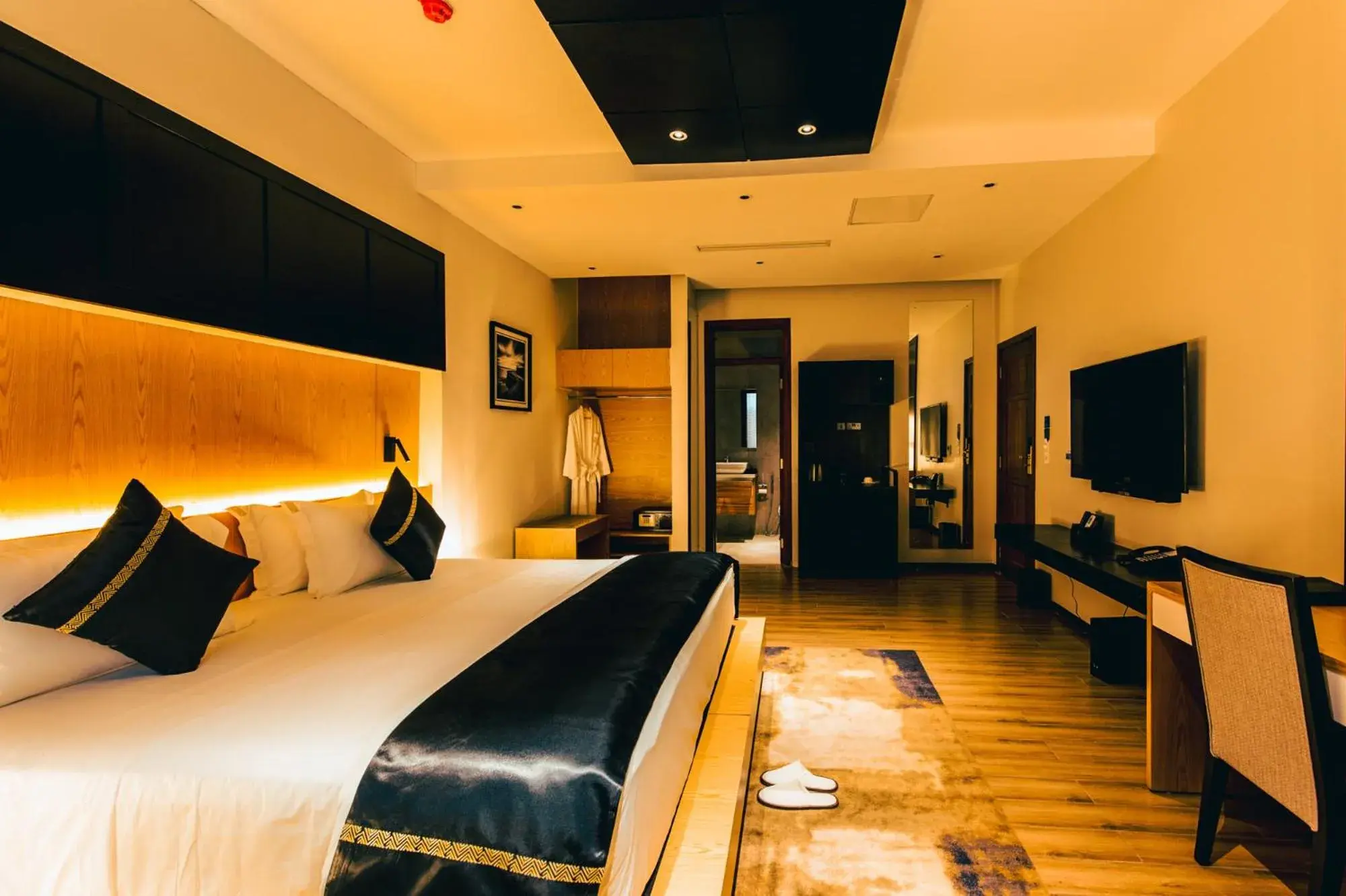 Photo of the whole room, Bed in Blackwood Boutique Hotel and Apartments Photo of the whole room, Bed in Blackwood Boutique Hotel and Apartments