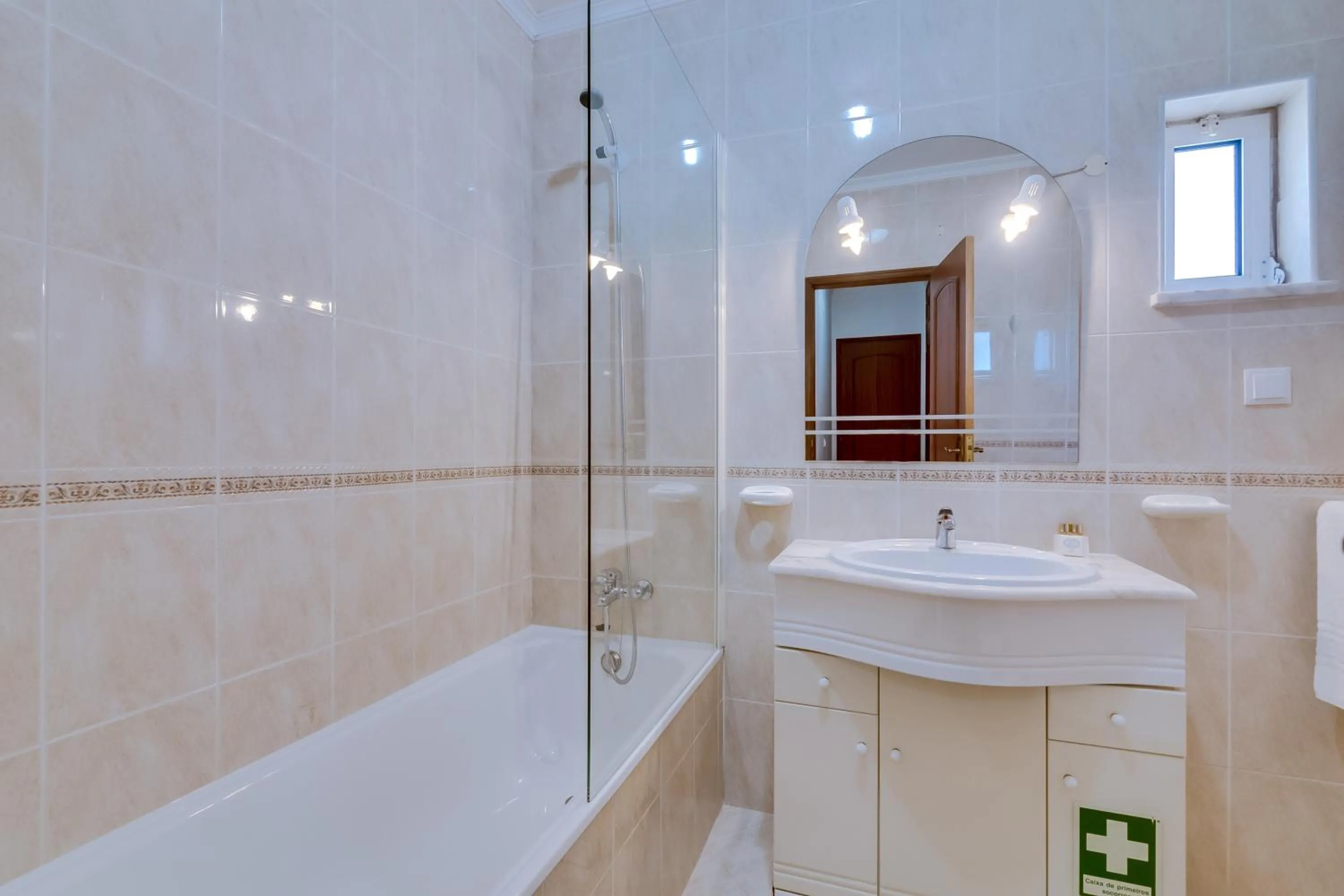 Bathroom in Colina Sol T2 Quarteira Beach