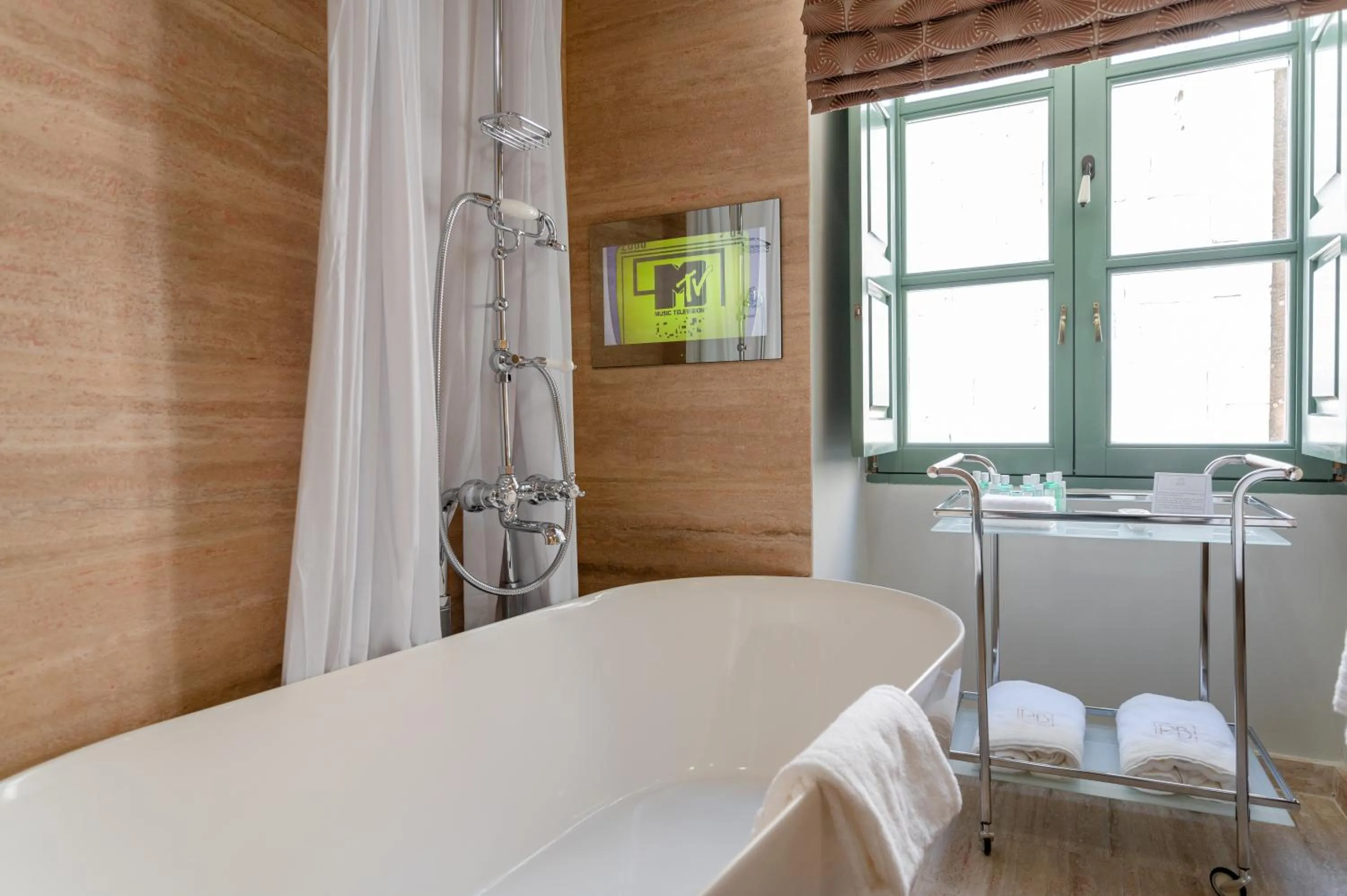 Shower in Palazzo Bifora