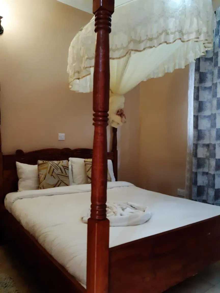 Bed in Villa Serene Hotel