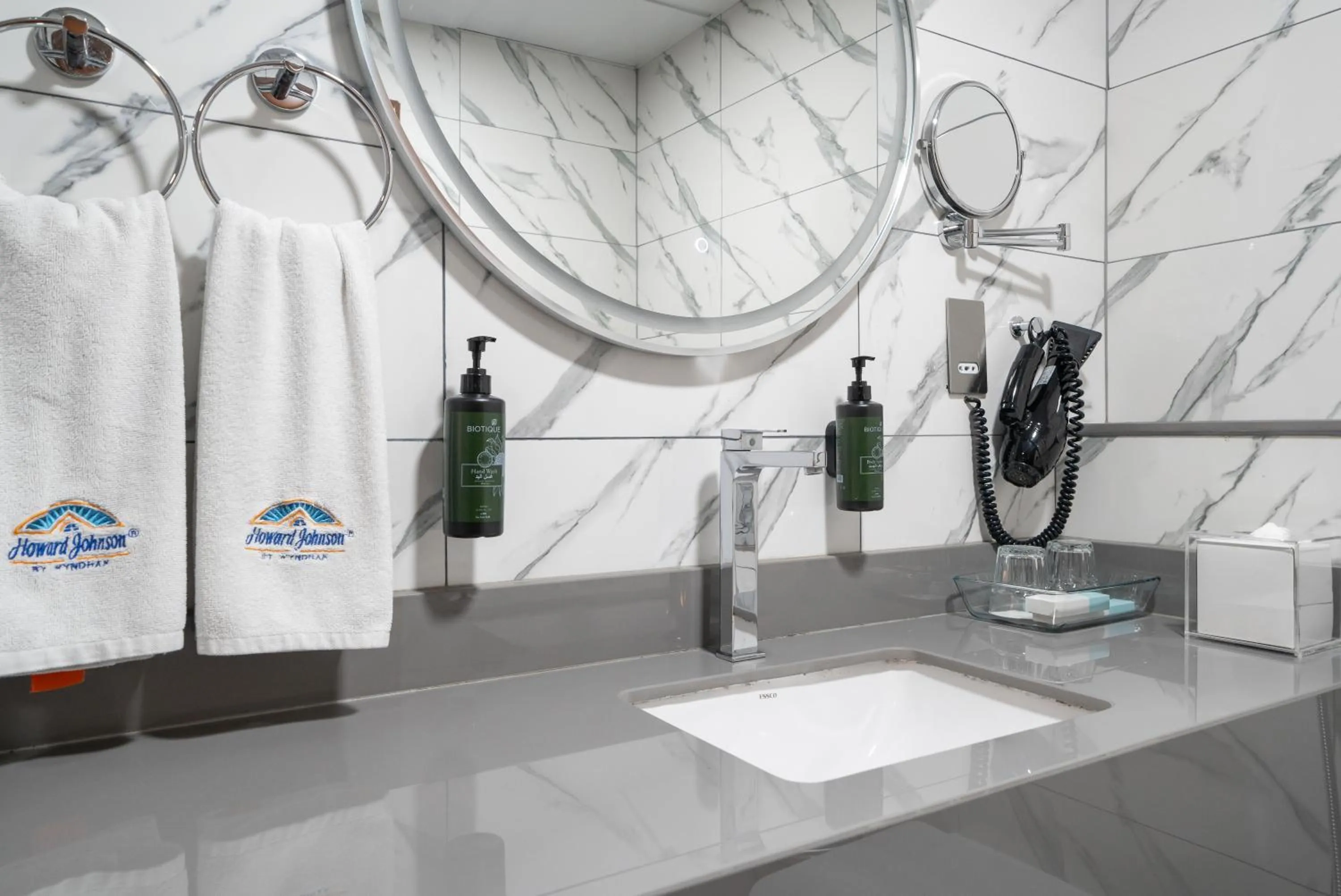 Bathroom in Howard Johnson Bur Dubai