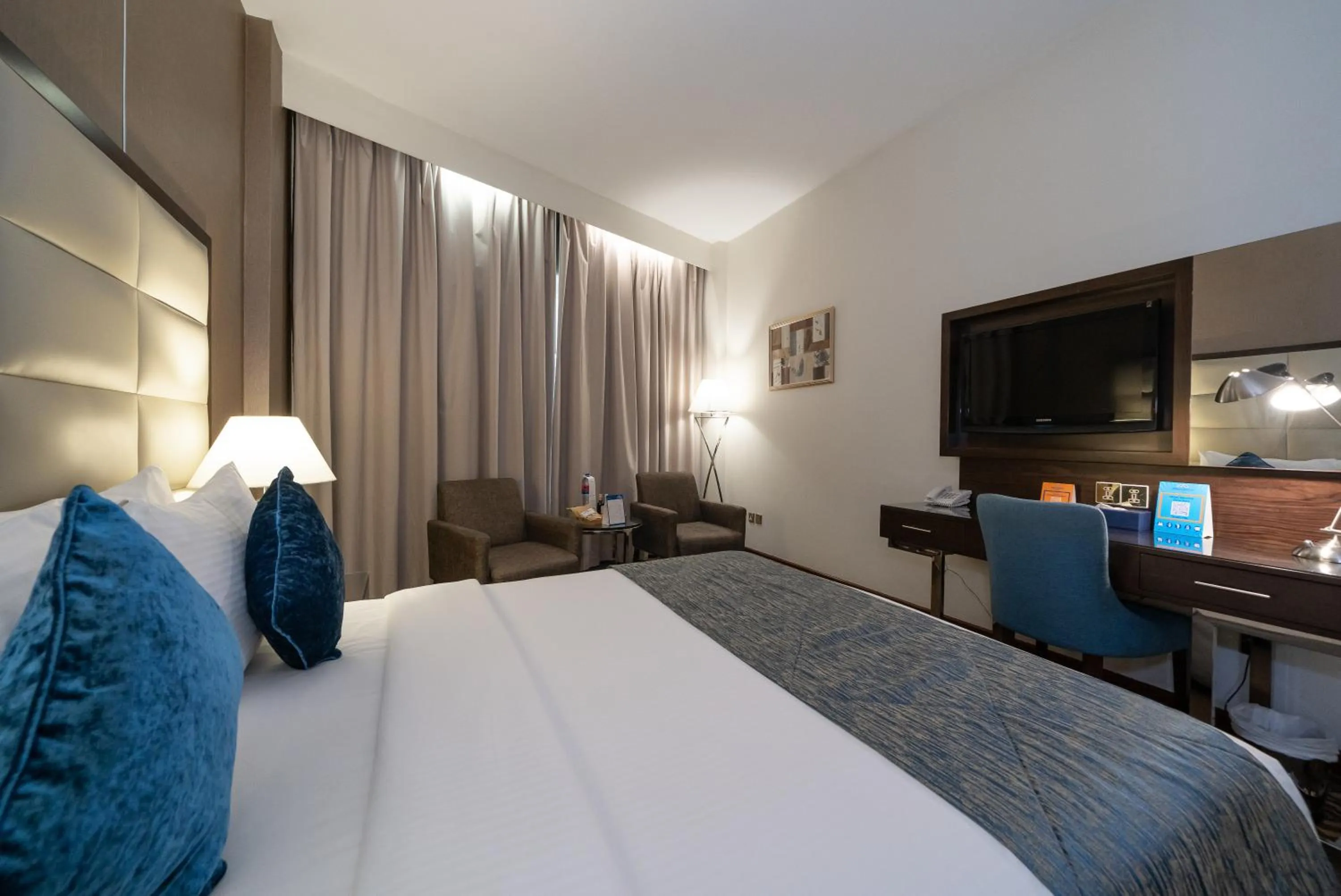 Photo of the whole room, Bed in Howard Johnson Bur Dubai