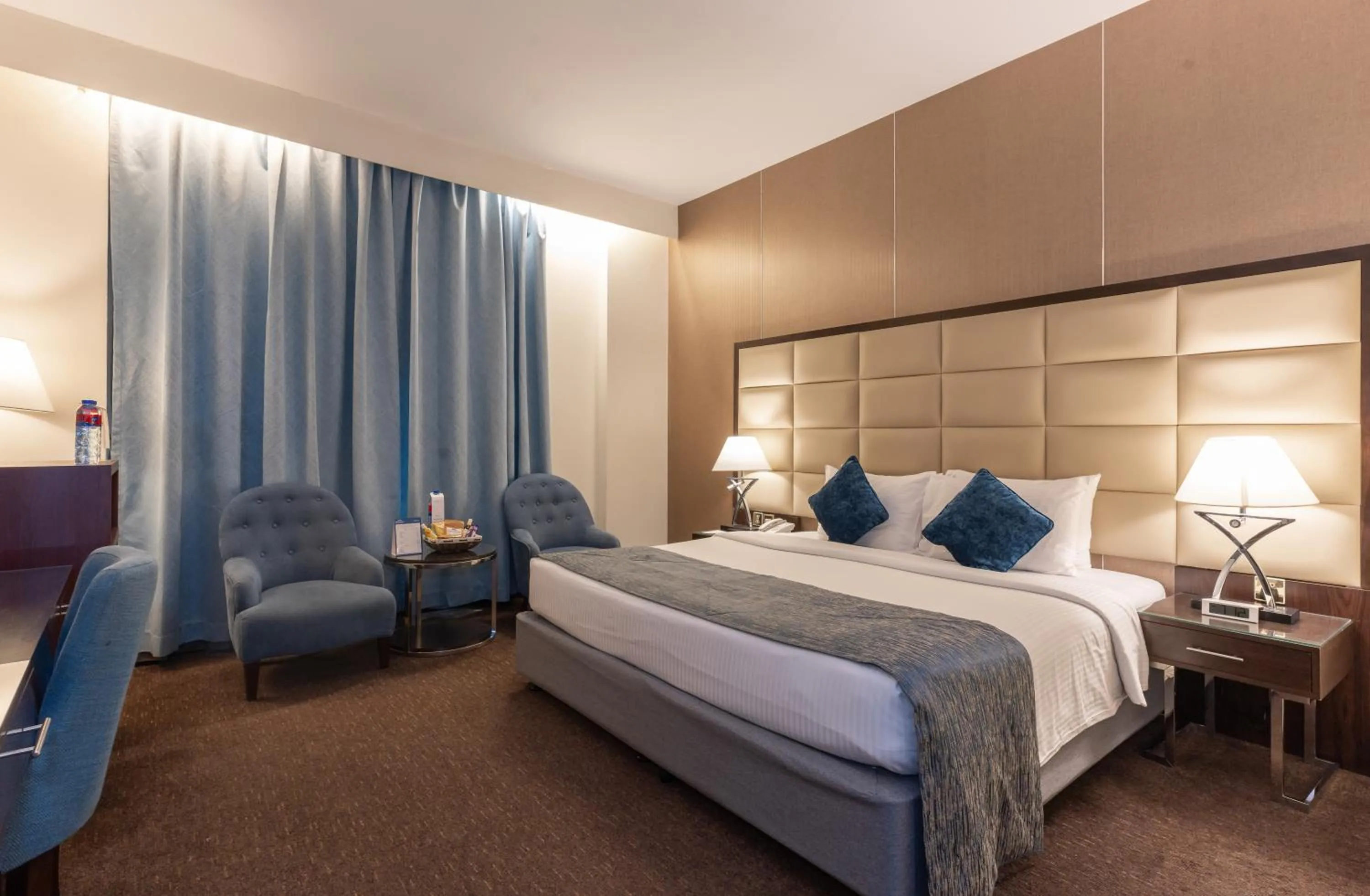 Photo of the whole room, Bed in Howard Johnson Bur Dubai