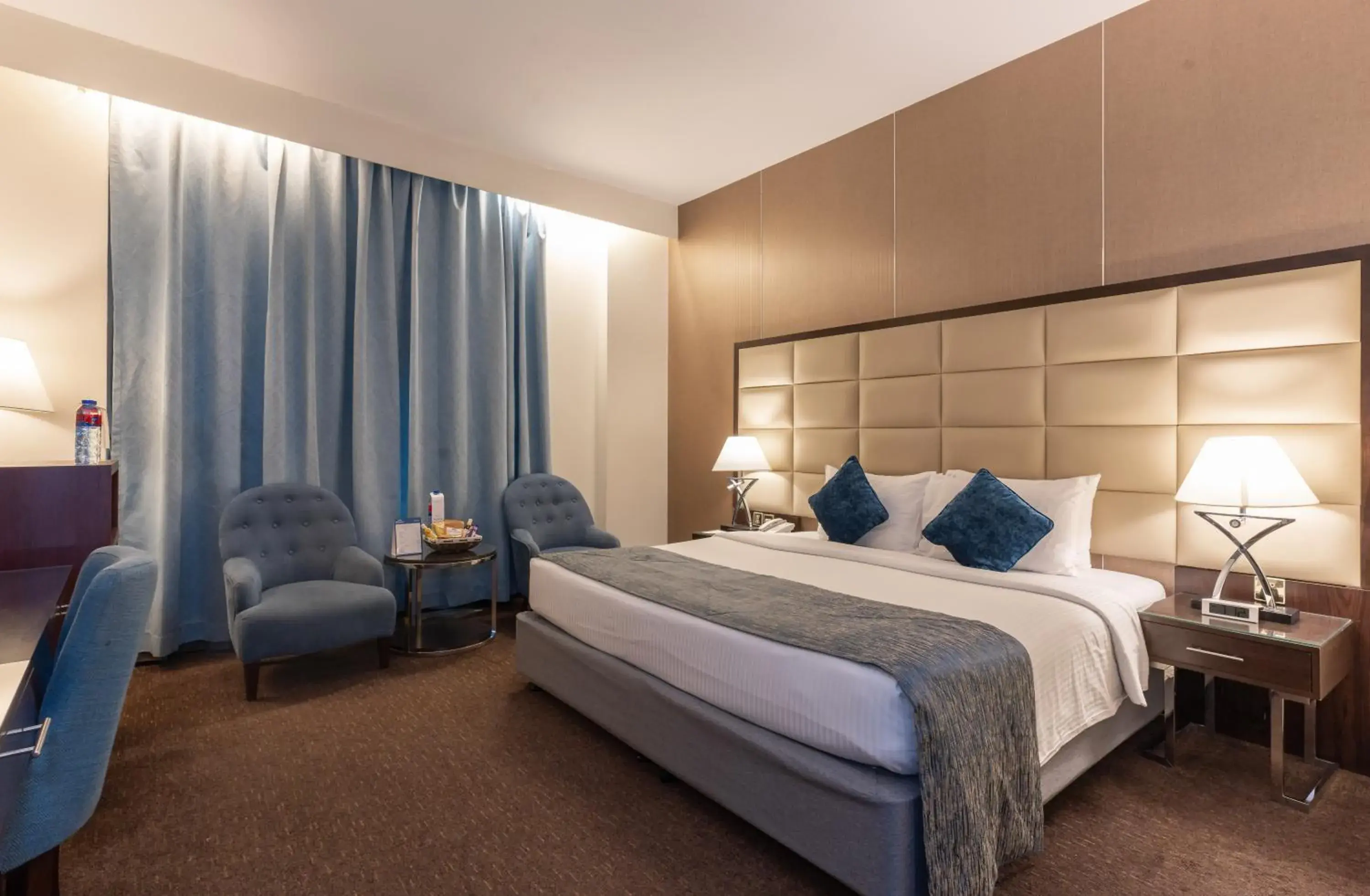 Photo of the whole room, Bed in Howard Johnson Bur Dubai Photo of the whole room, Bed in Howard Johnson Bur Dubai