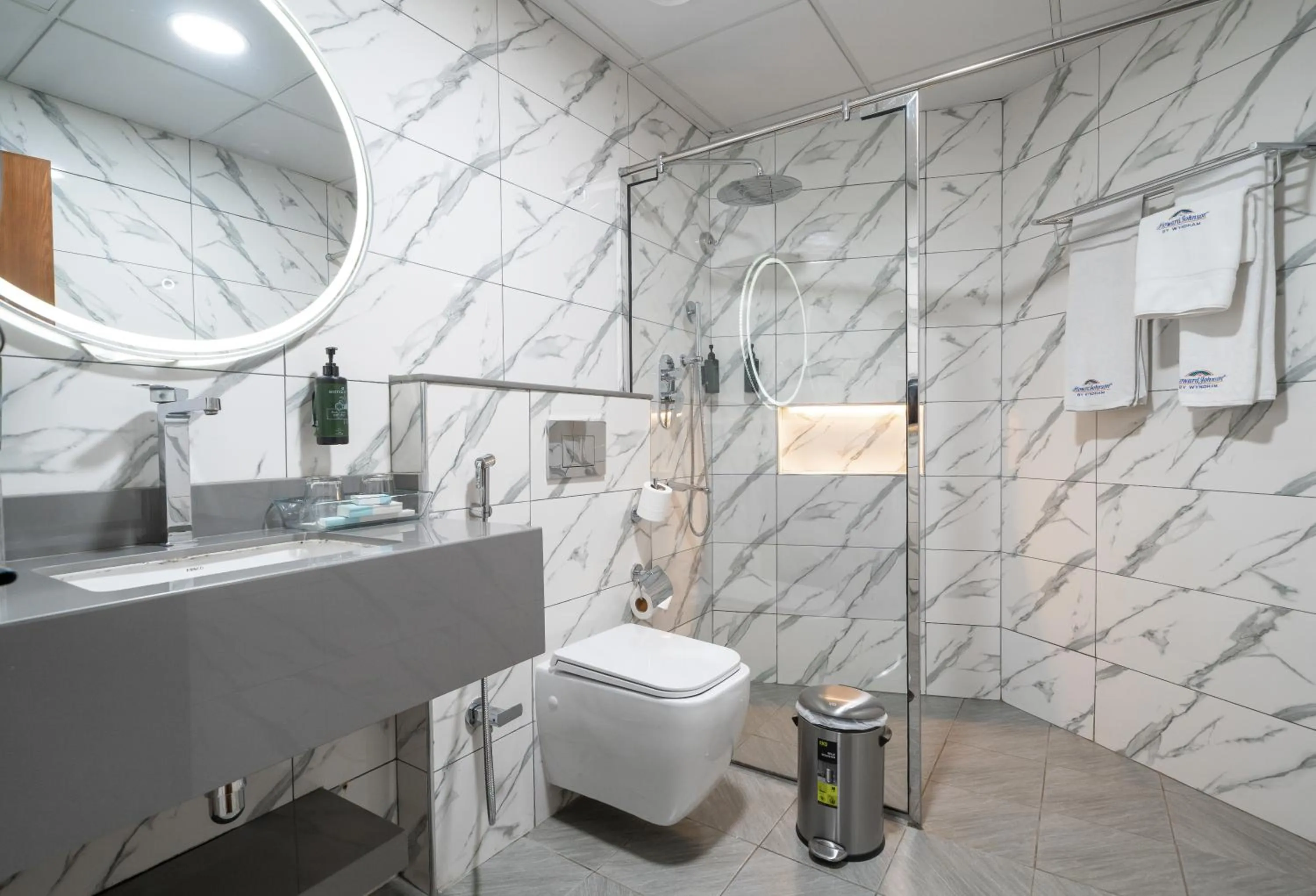 Bathroom in Howard Johnson Bur Dubai