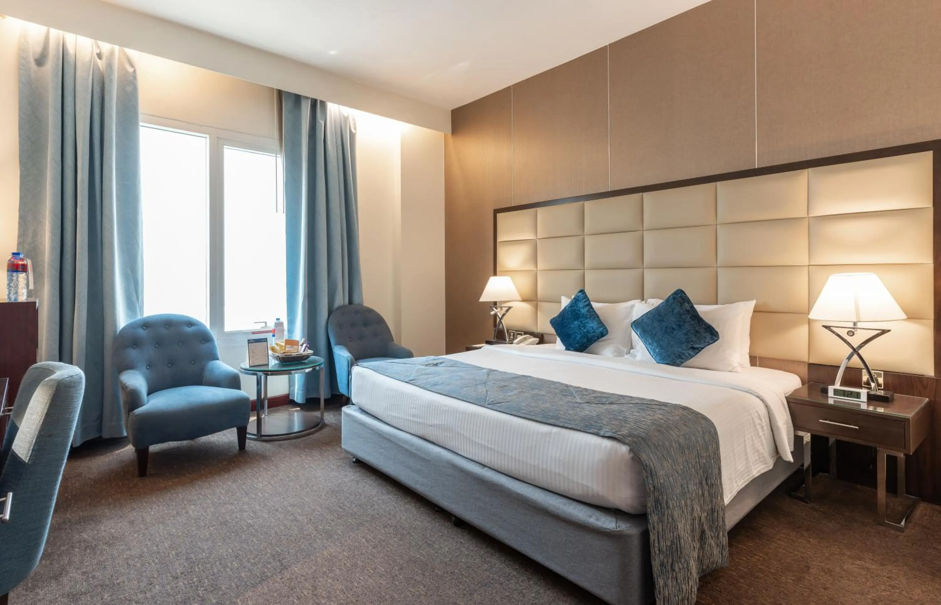 Photo of the whole room, Bed in Howard Johnson Bur Dubai