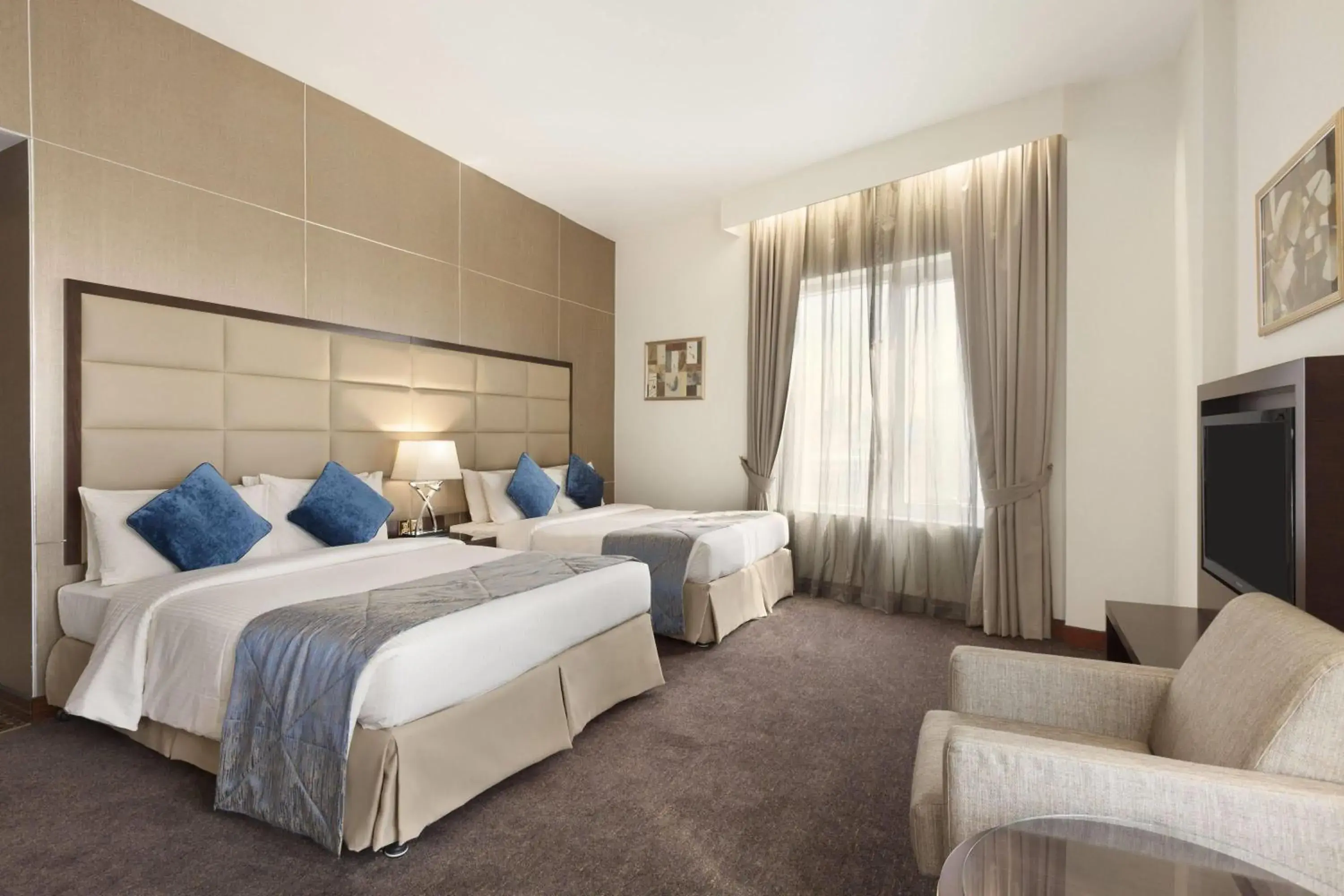 Photo of the whole room, Bed in Howard Johnson Bur Dubai Photo of the whole room, Bed in Howard Johnson Bur Dubai