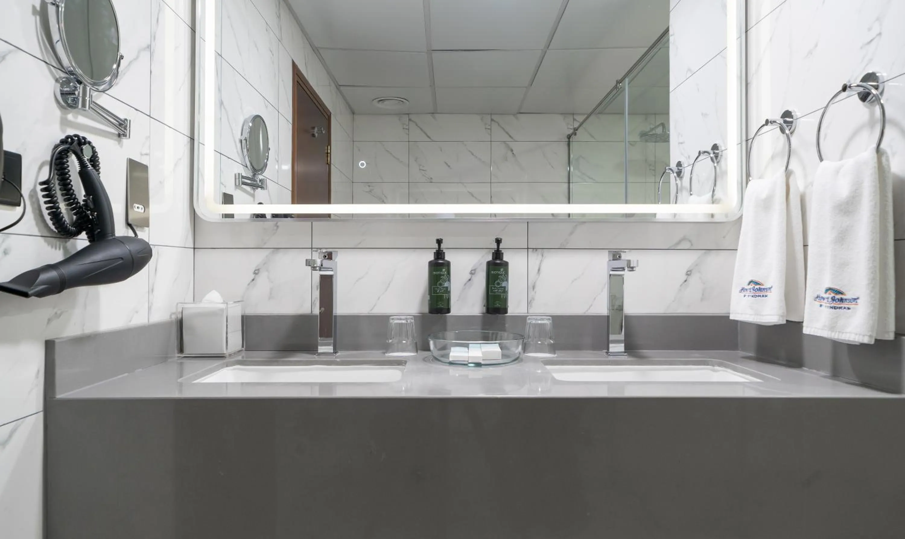 Bathroom in Howard Johnson Bur Dubai