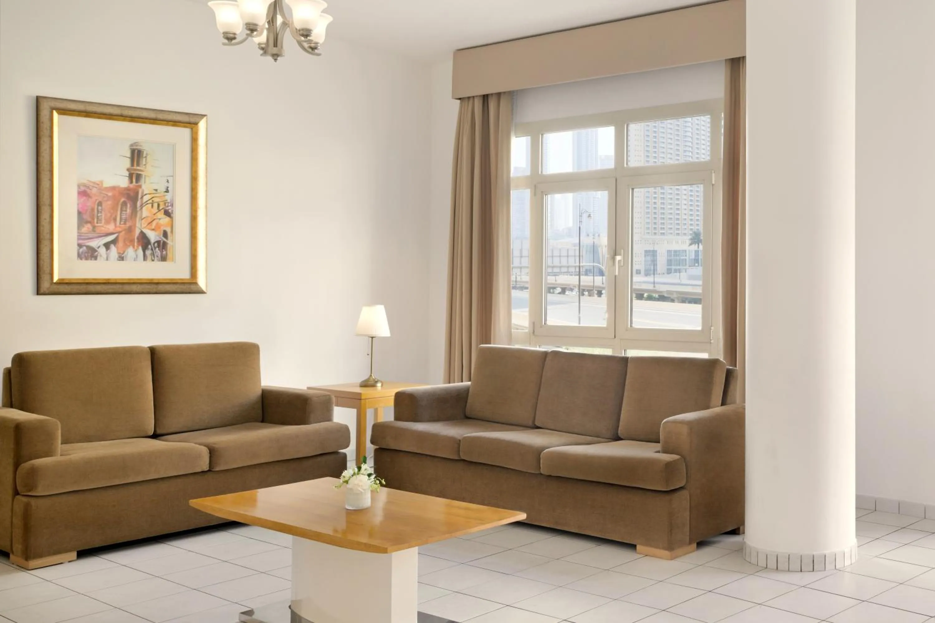 Living room in Swissôtel Al Murooj Dubai