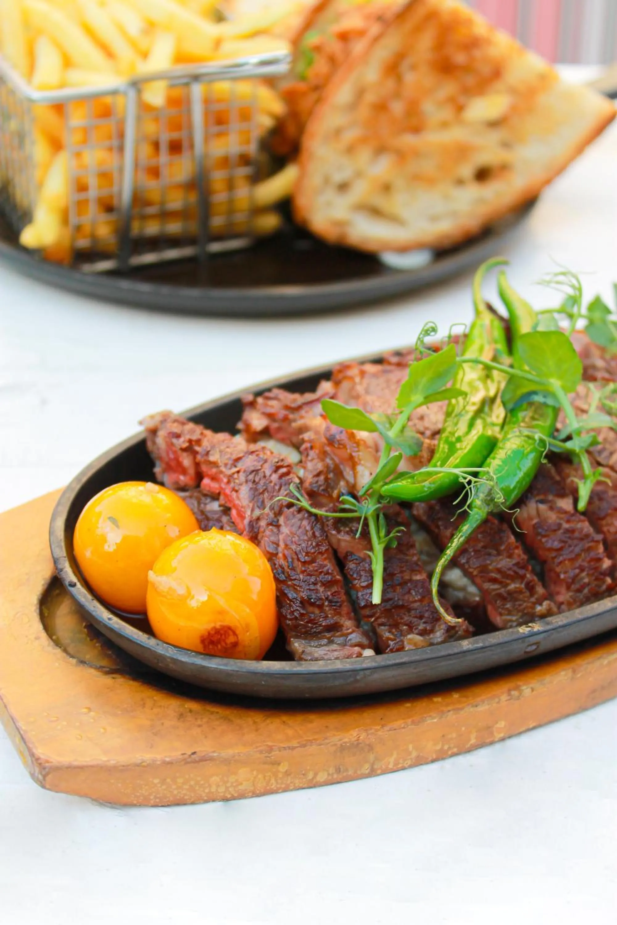 Food and drinks in Swissôtel Al Murooj Dubai