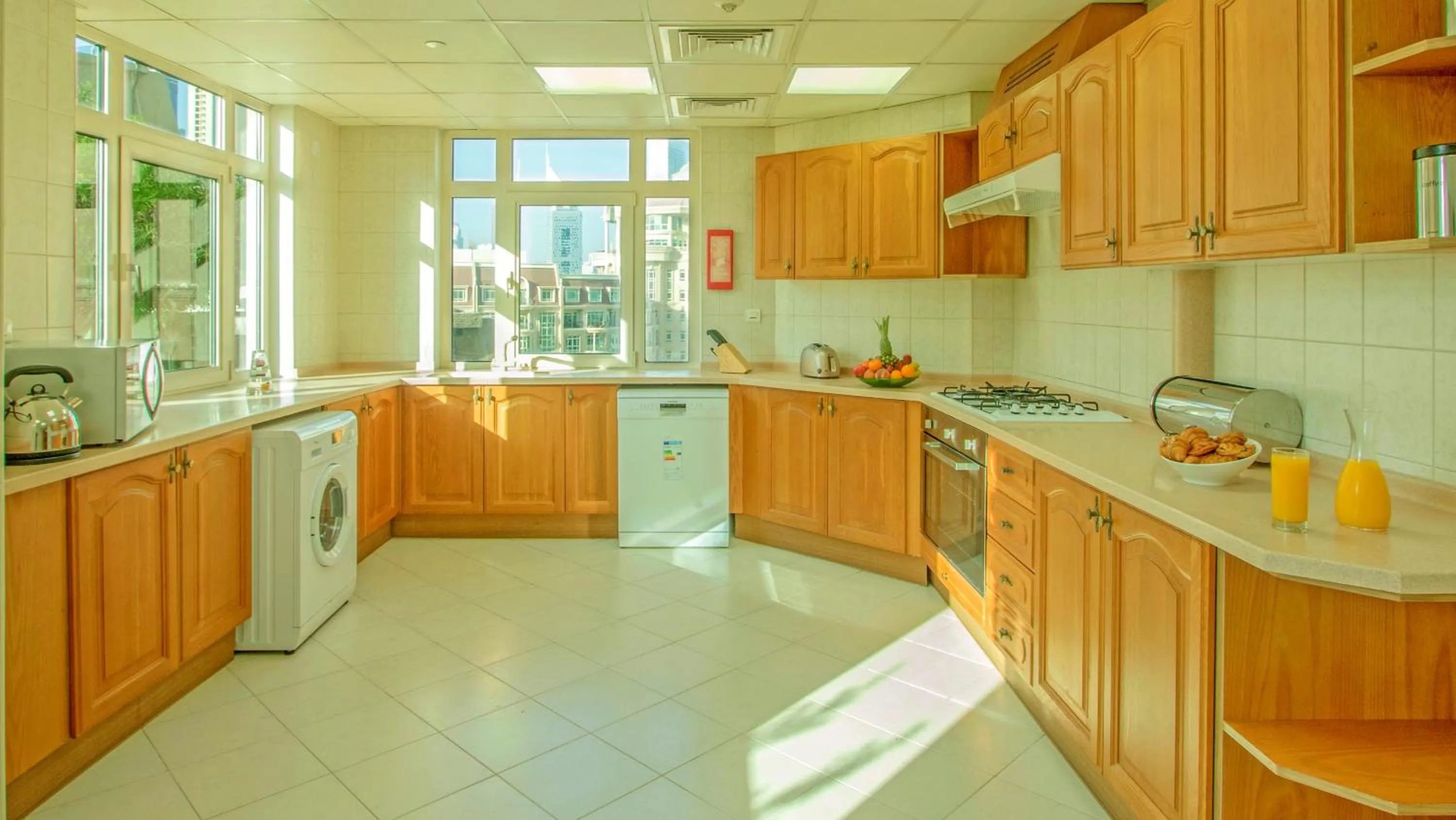 Kitchen or kitchenette in Swissôtel Al Murooj Dubai