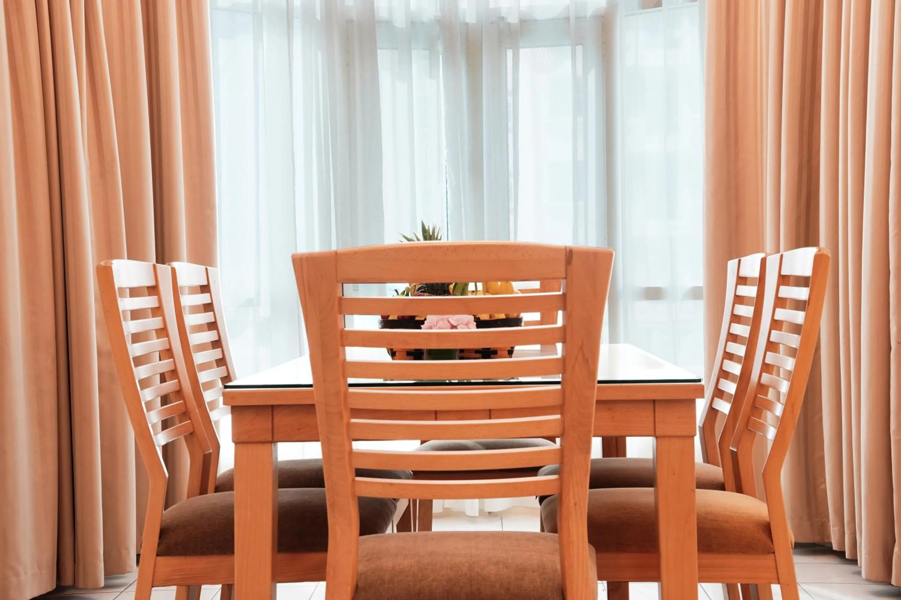 Dining area in Swissôtel Al Murooj Dubai