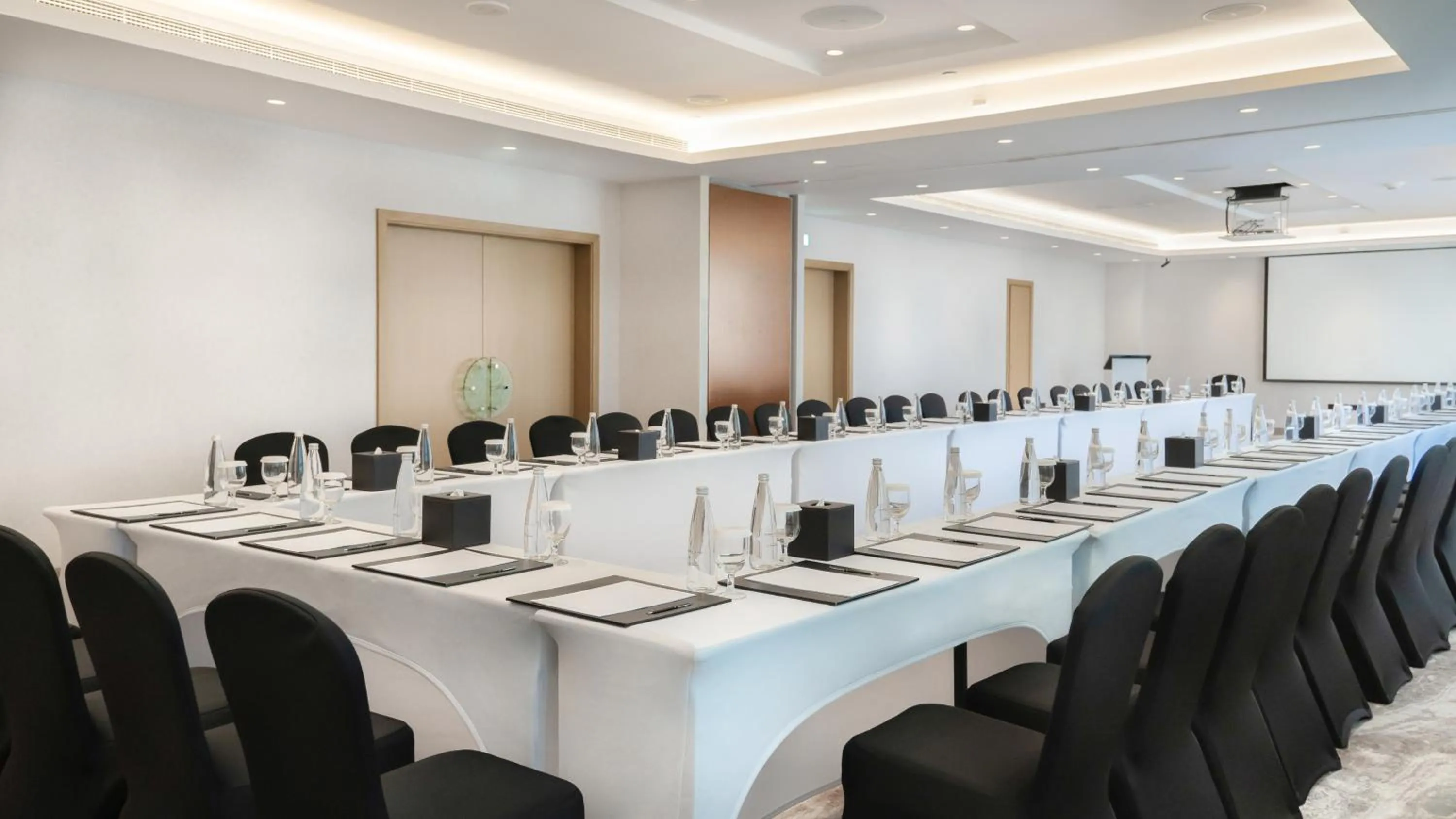 Meeting/conference room in Swissôtel Al Murooj Dubai