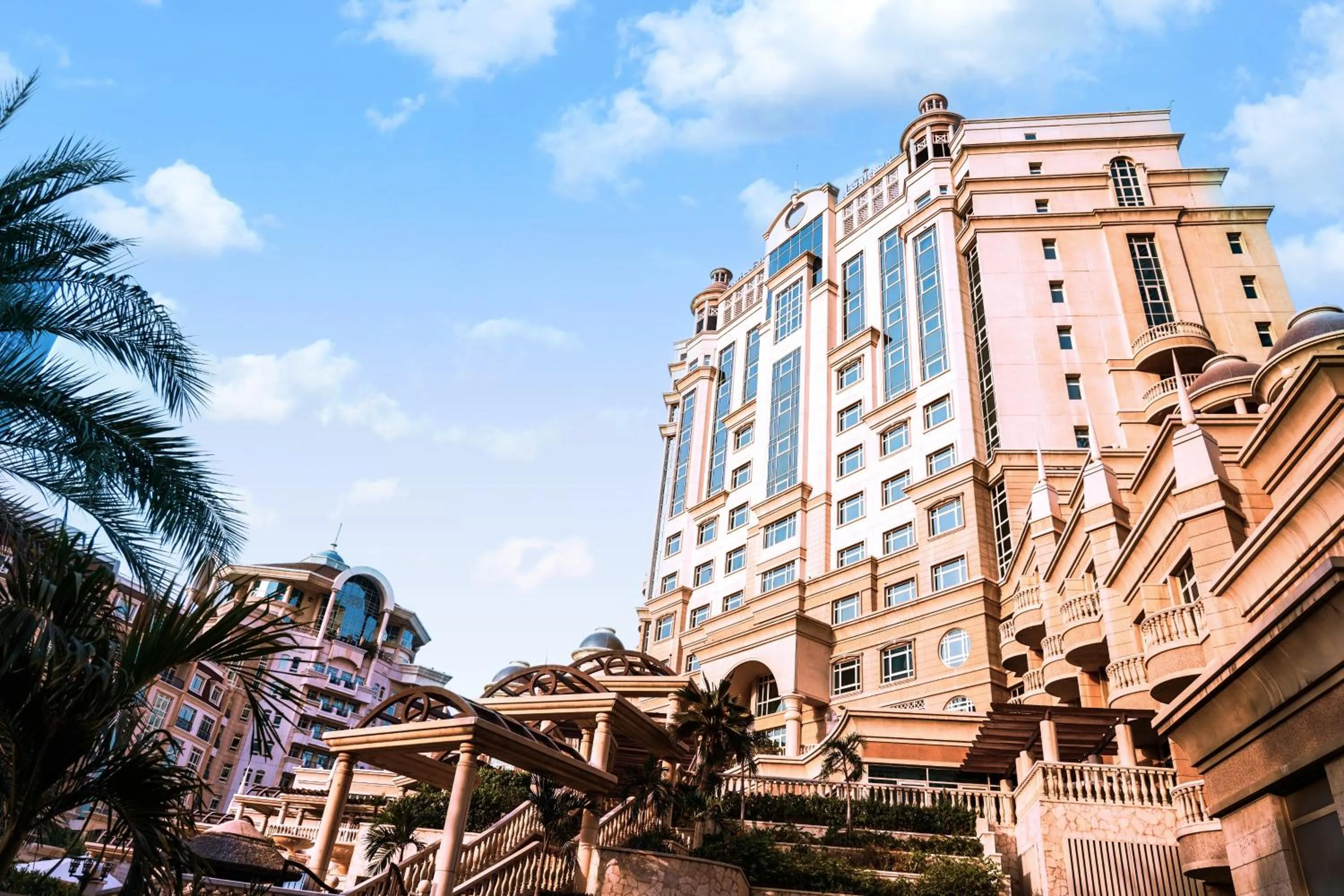 Property building in Swissôtel Al Murooj Dubai