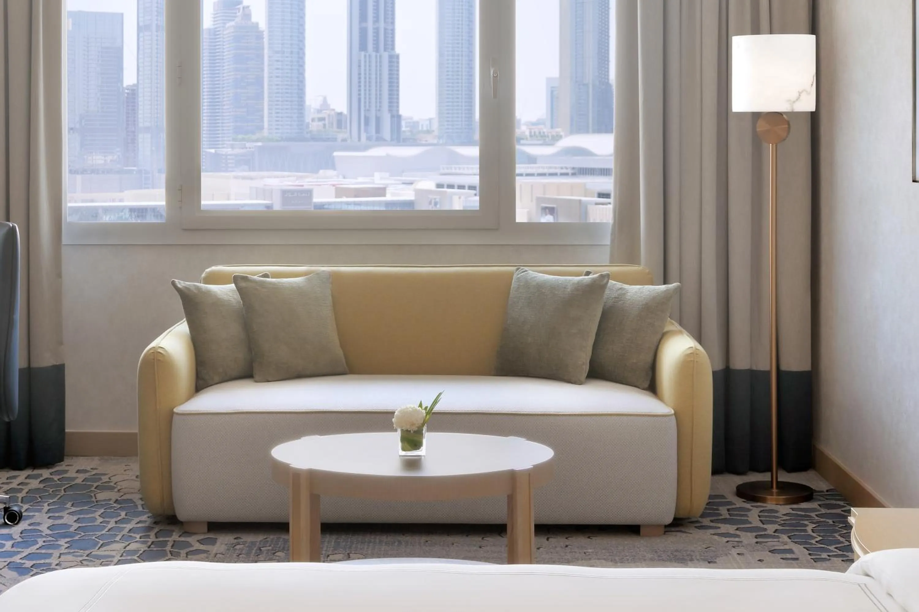 Living room in Swissôtel Al Murooj Dubai