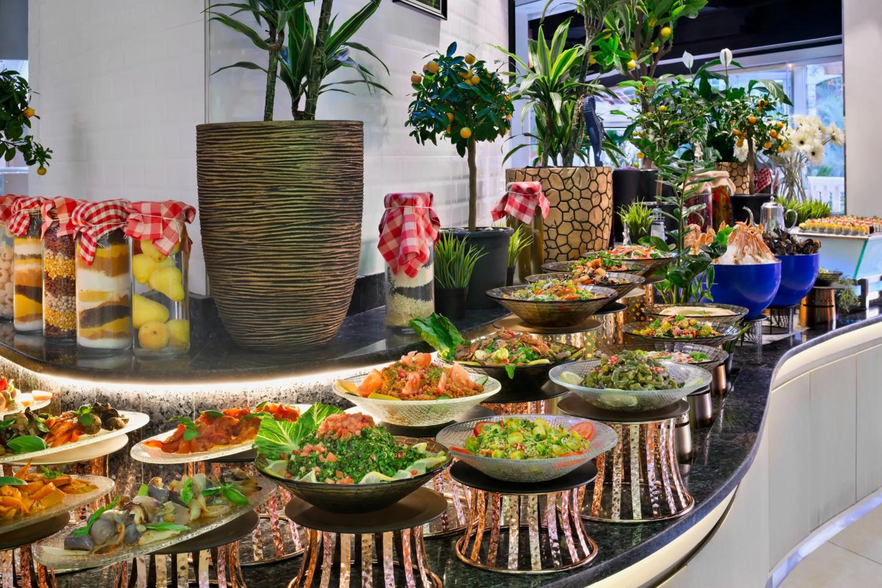 Food and drinks in Swissôtel Al Murooj Dubai