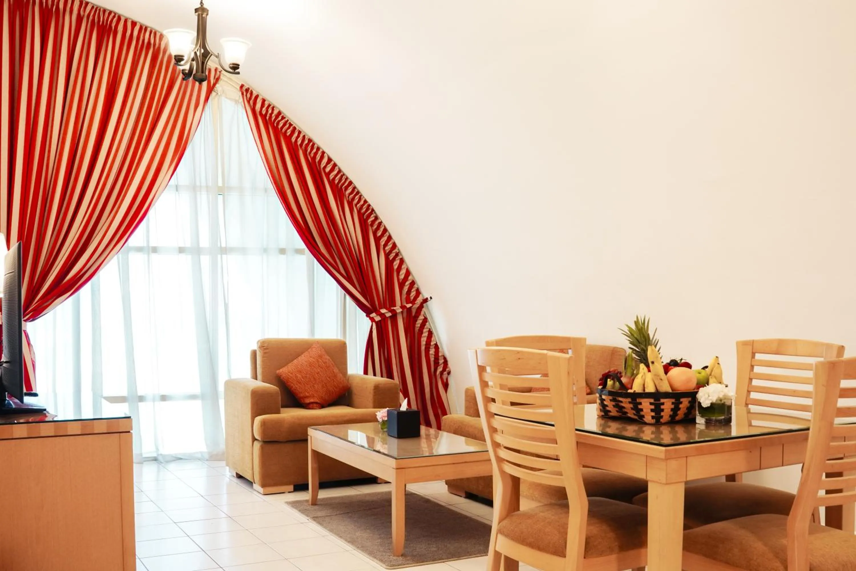 Living room in Swissôtel Al Murooj Dubai