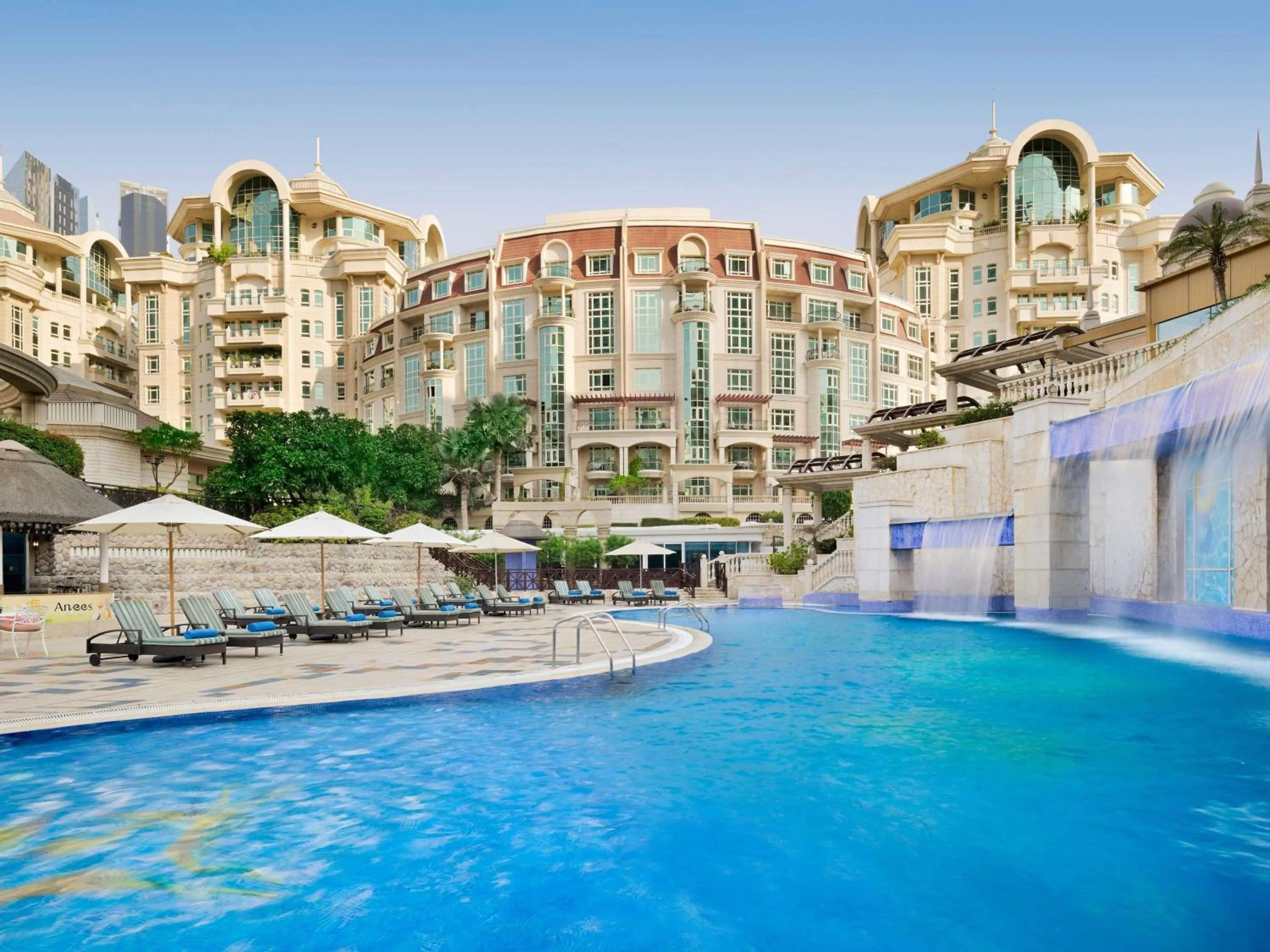 Pool view in Swissôtel Al Murooj Dubai