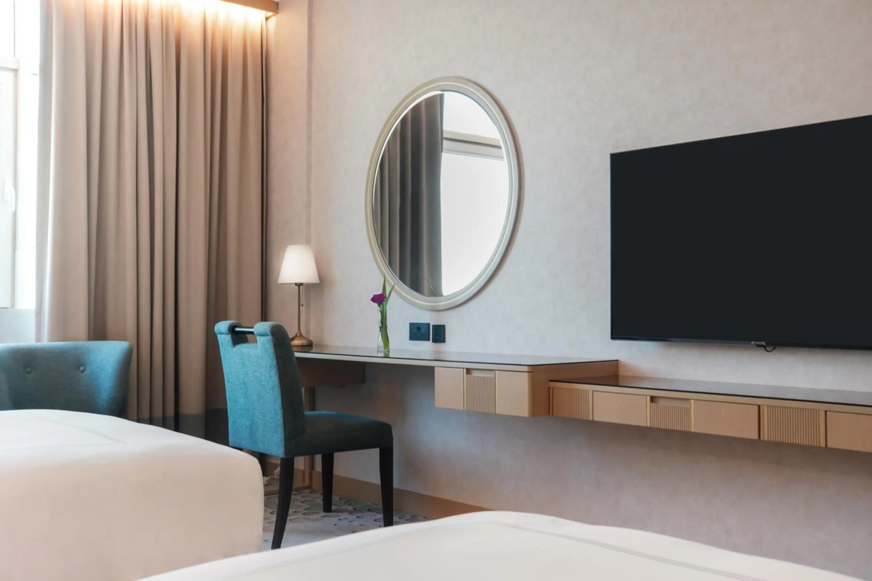 Bed in Swissôtel Al Murooj Dubai