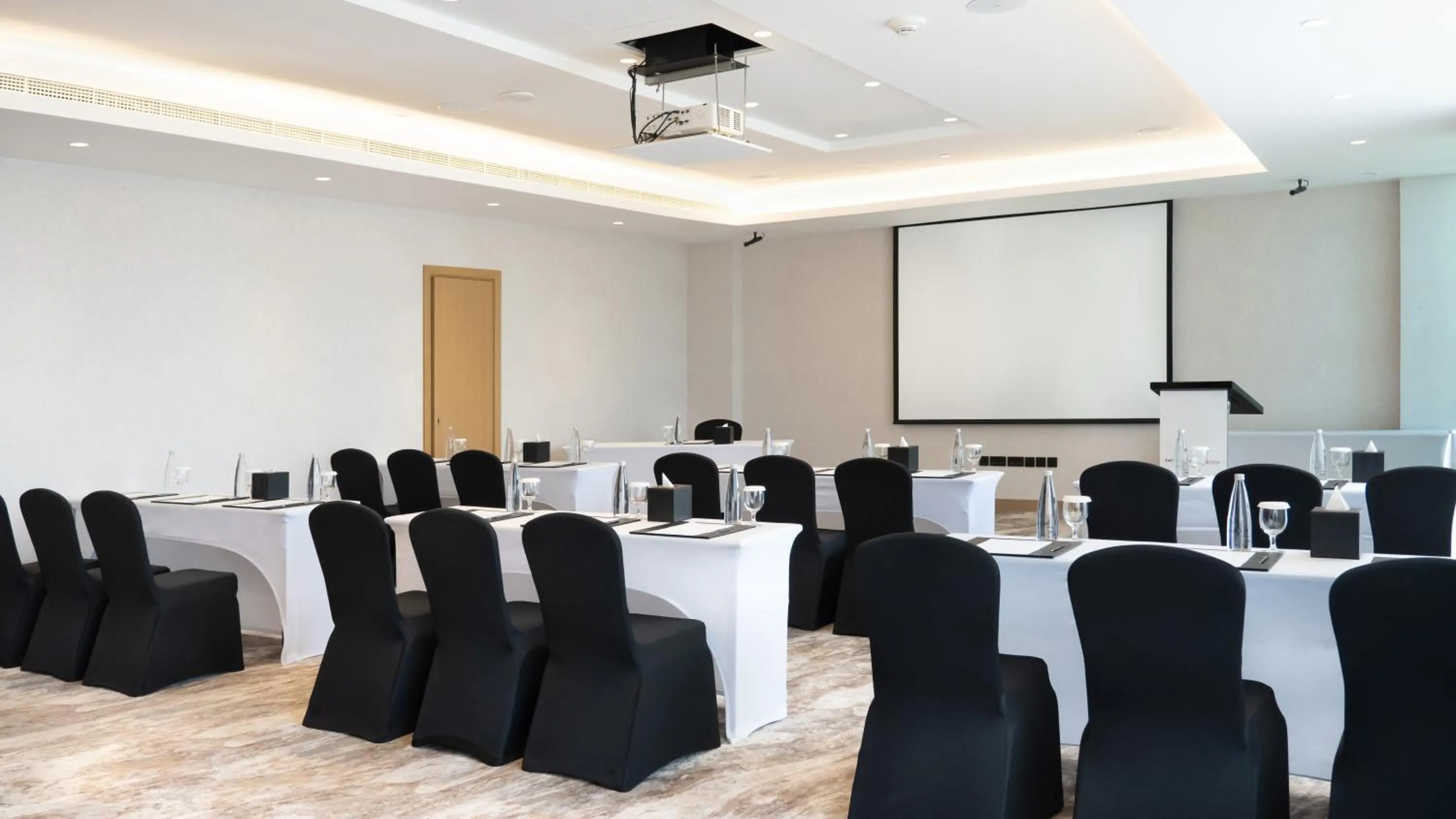 Meeting/conference room in Swissôtel Al Murooj Dubai