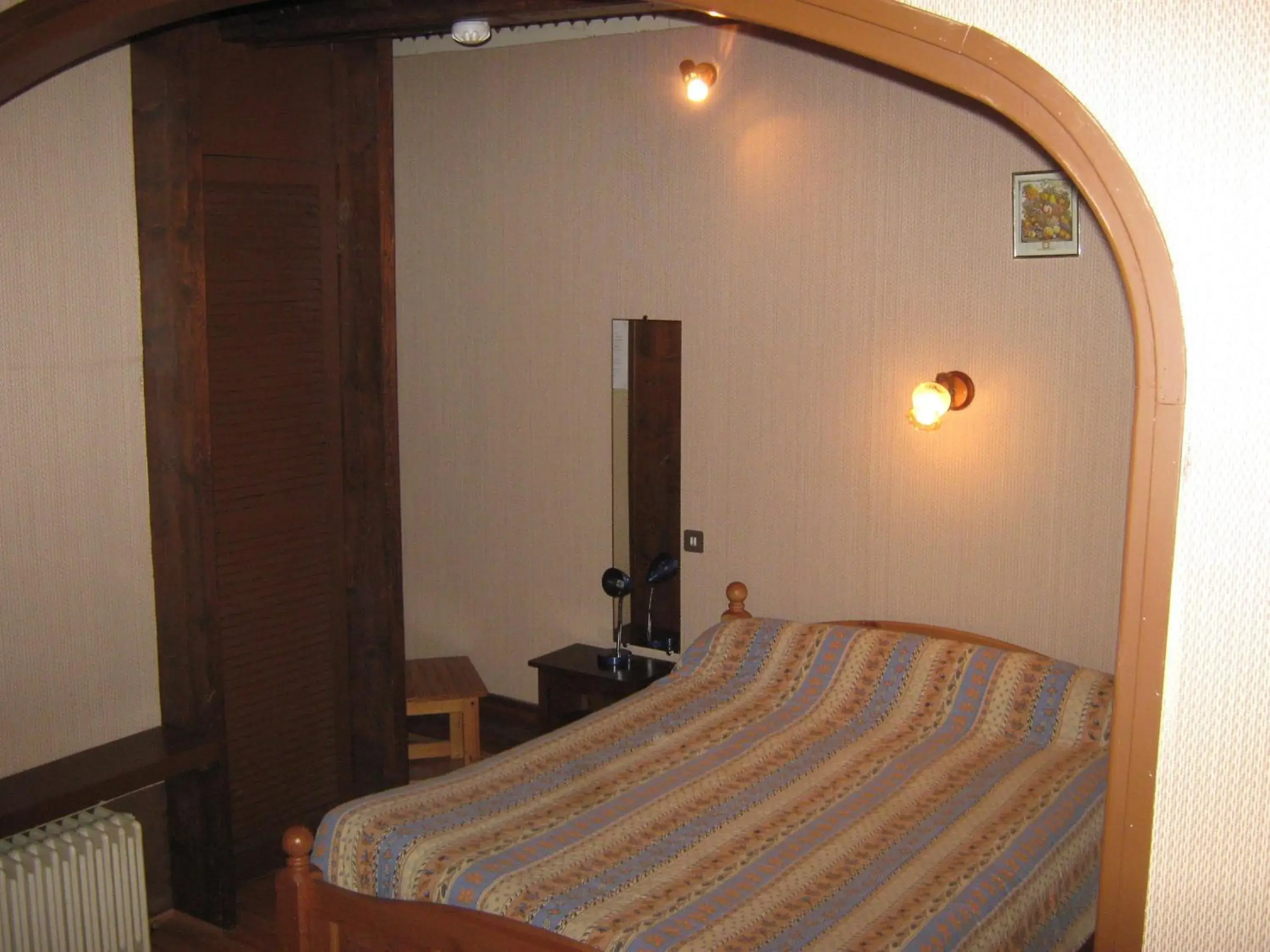 Double Room in Logis Hotel Restaurant La Chaumière Double Room in Logis Hotel Restaurant La Chaumière