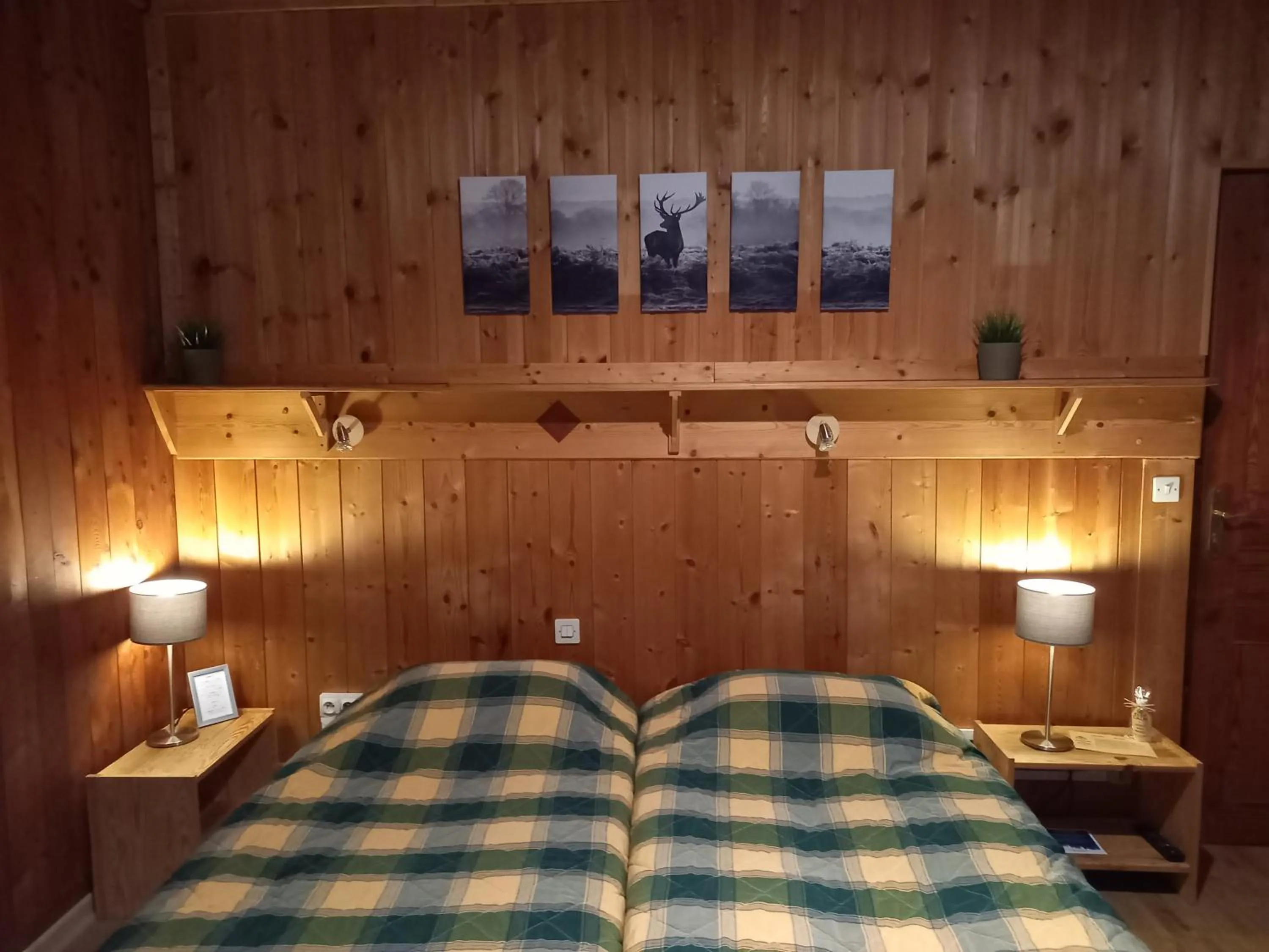 Bedroom in Hotel Auberge Edelweiss