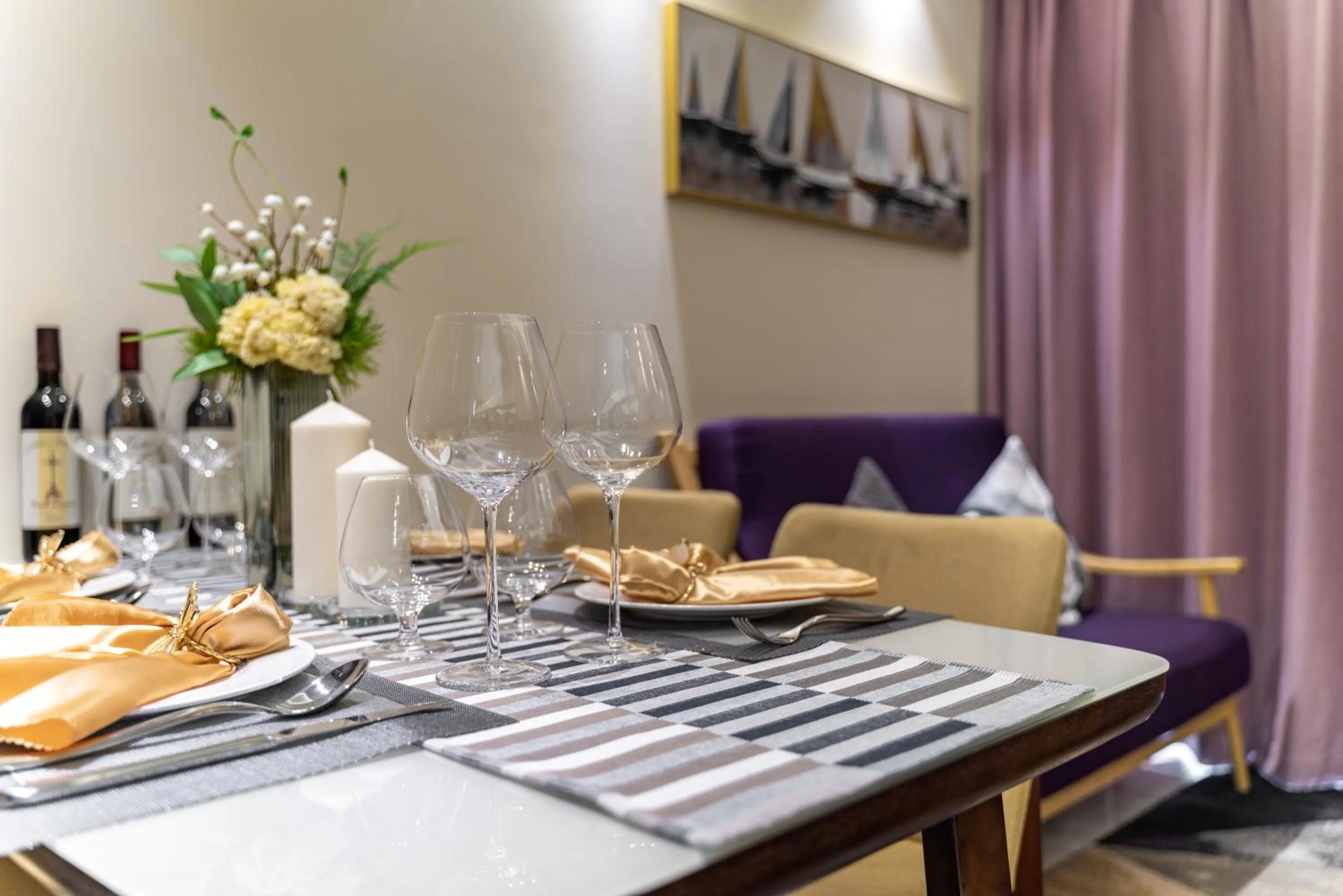 Dining area in Dingshang Apartment Hotel