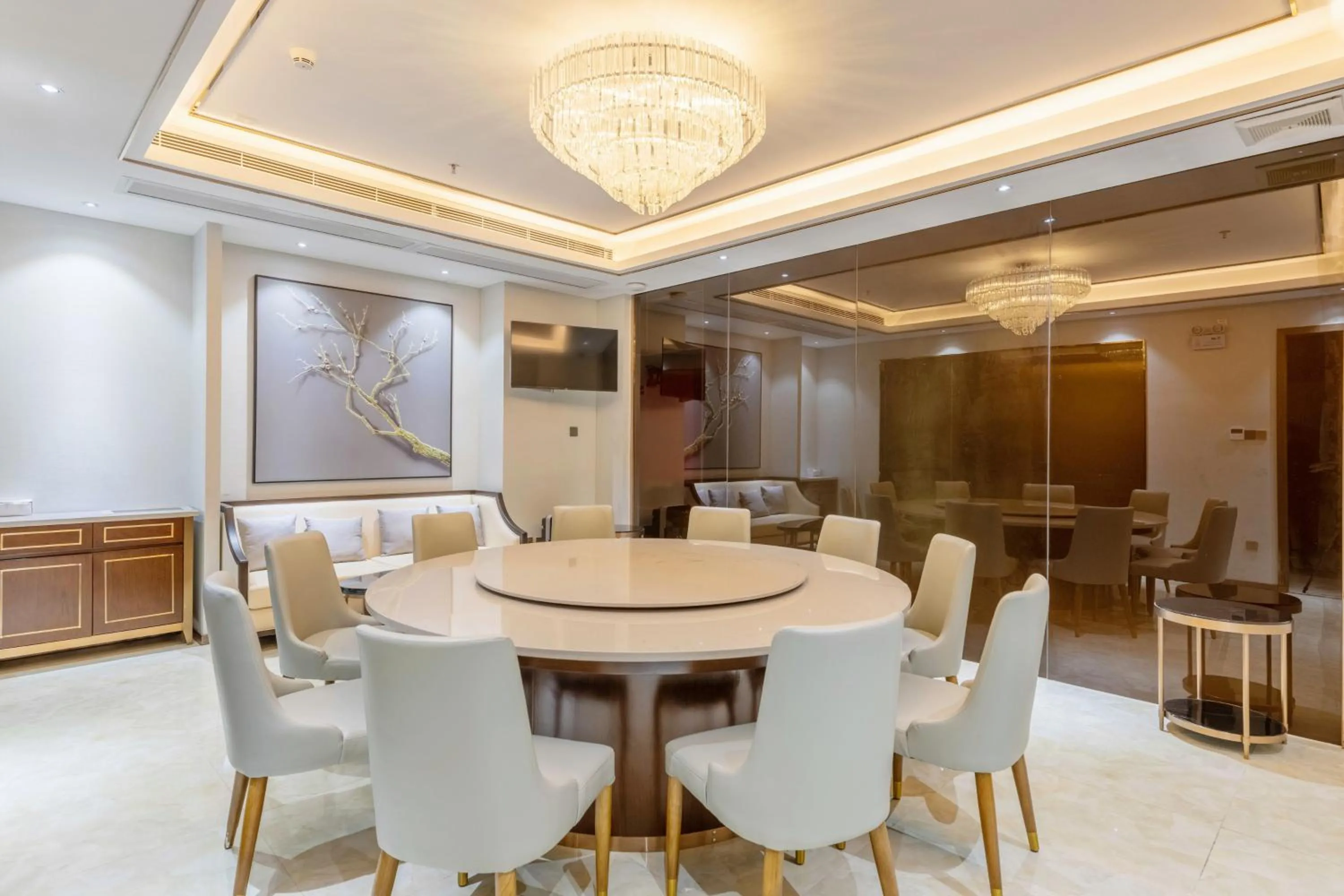 Restaurant/places to eat in Dingshang Apartment Hotel