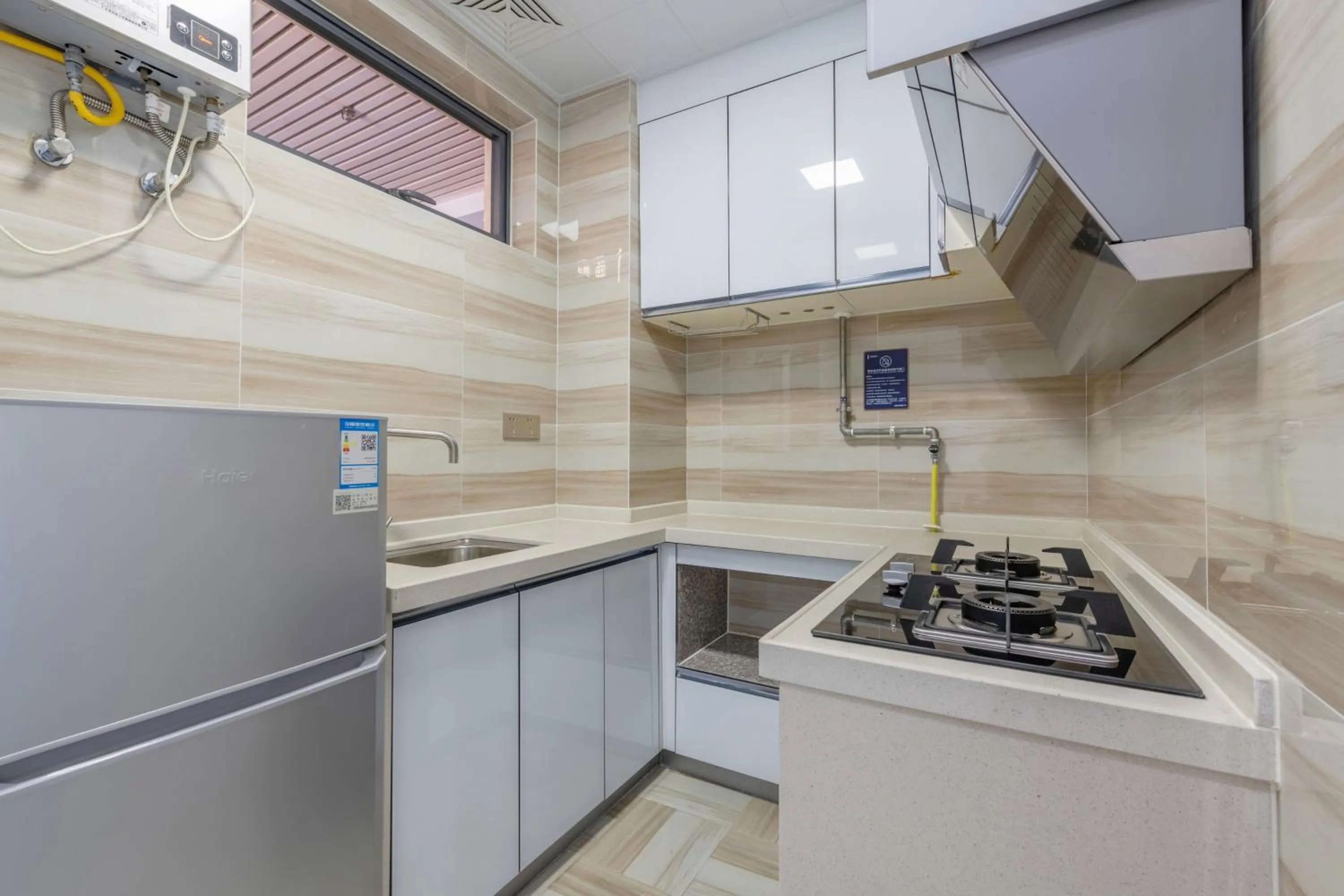 Kitchen or kitchenette in Dingshang Apartment Hotel